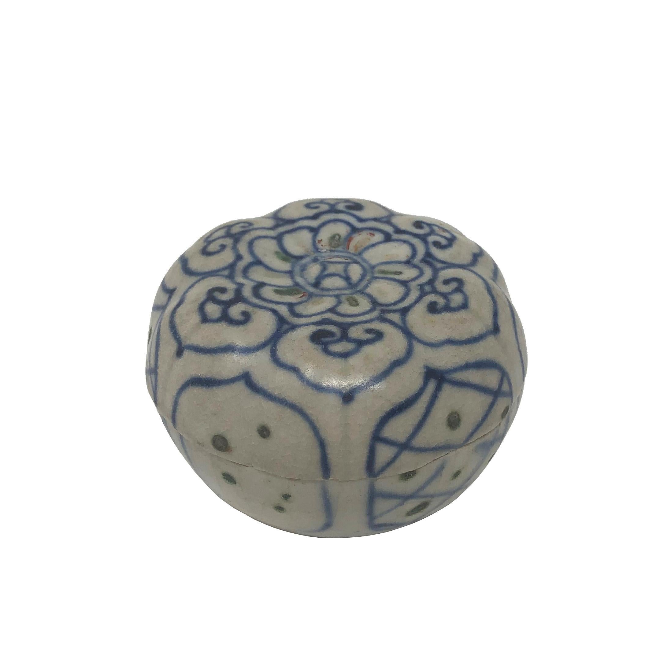 Annamese Molded Blue and White Ceramic Box, Chu Dau kiln, Vietnam In Good Condition For Sale In Point Richmond, CA