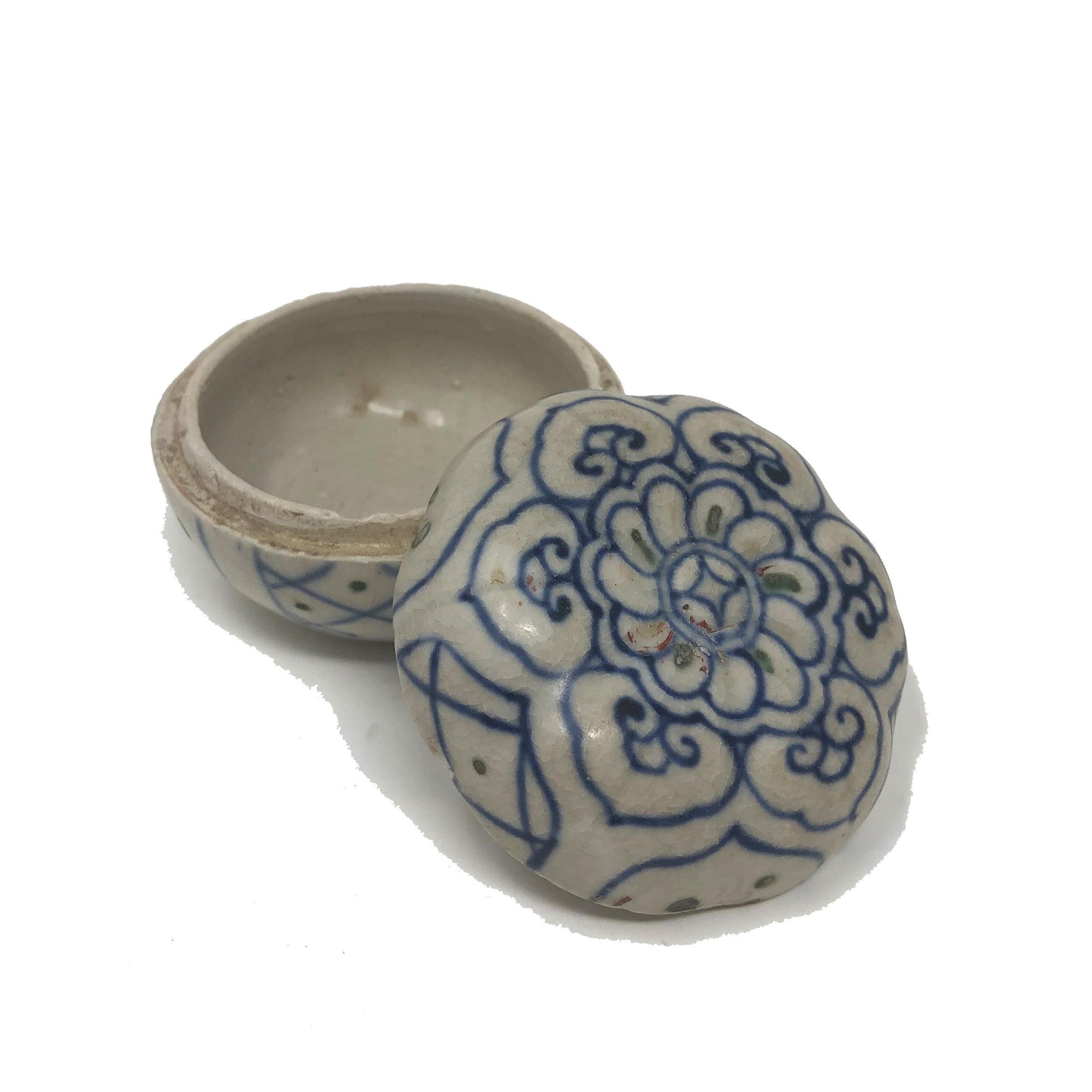 Annamese Molded Blue and White Ceramic Box, Chu Dau kiln, Vietnam For Sale 1