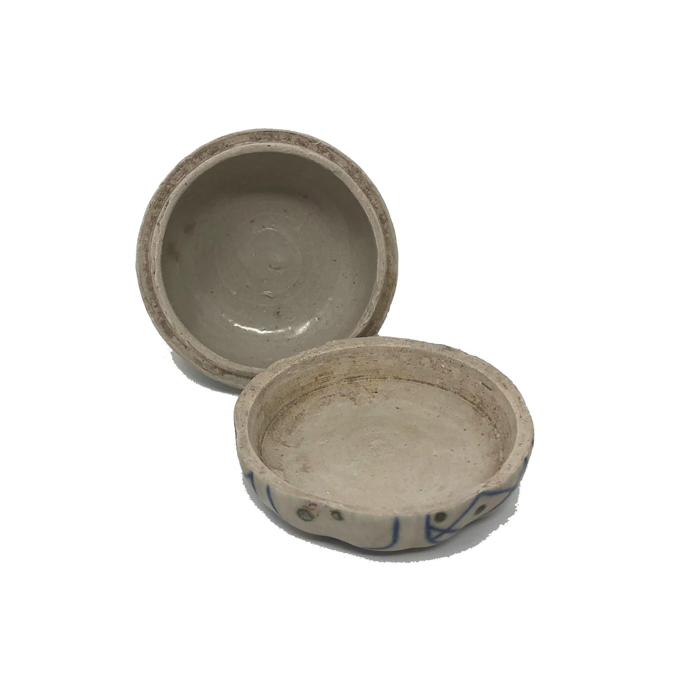 Annamese Molded Blue and White Ceramic Box, Chu Dau kiln, Vietnam For Sale 2