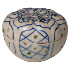 Scatola Annamese in ceramica blu e bianca modellata, forno Chu Dau, Vietnam