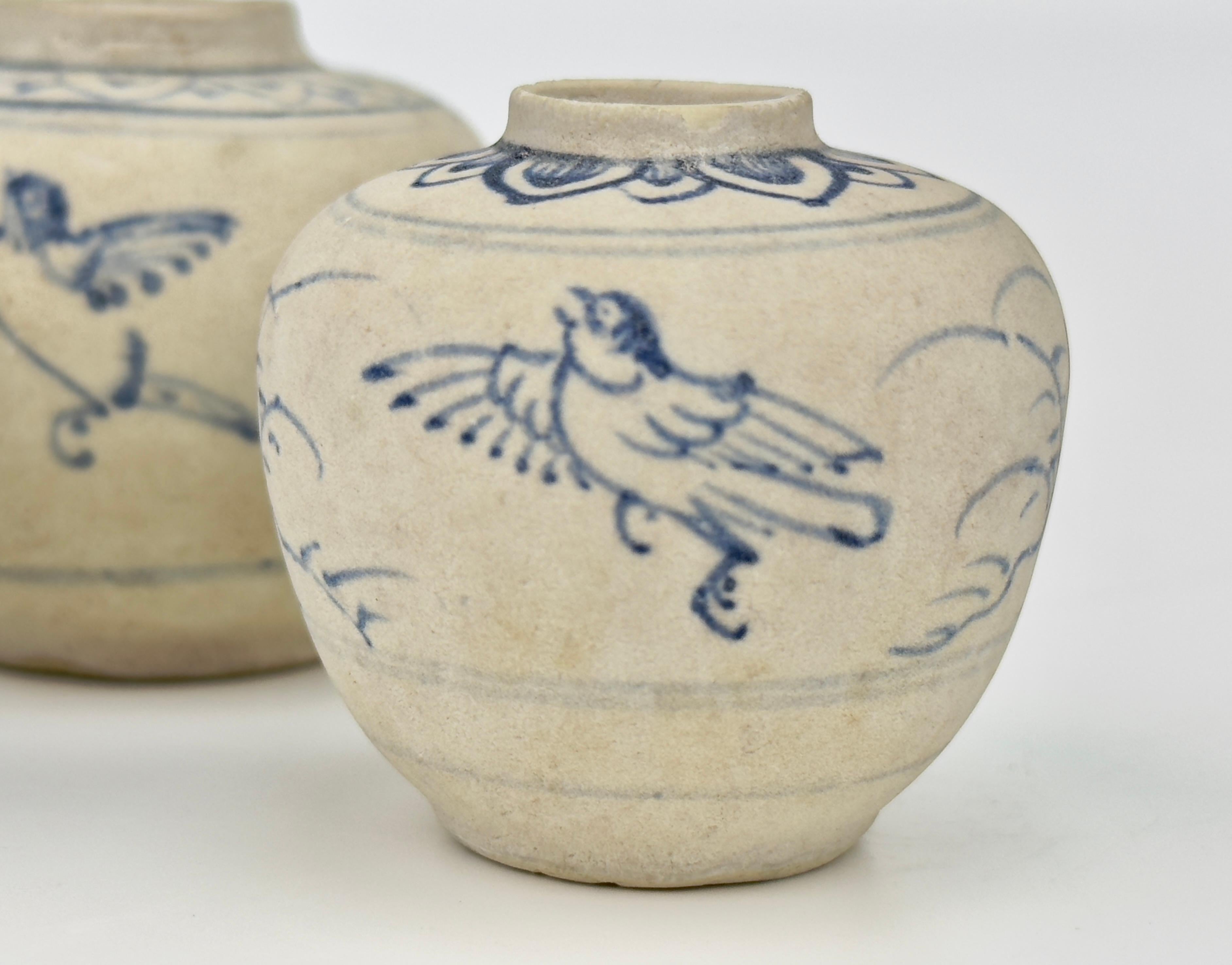 Tres jarritas anamitas con diseño de pájaros, siglo XV, dinastía Le en venta 9