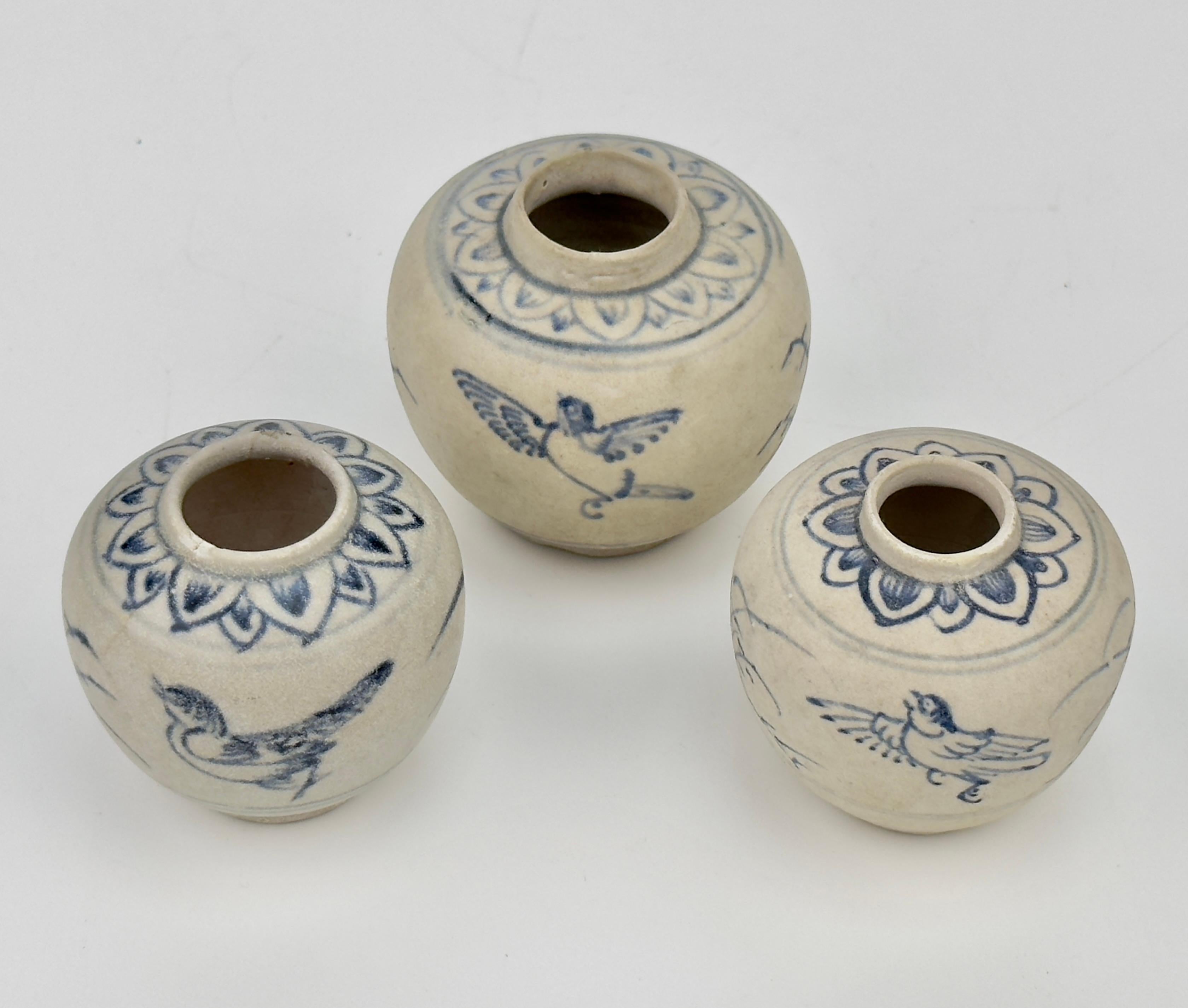 Tres jarritas anamitas con diseño de pájaros, siglo XV, dinastía Le Vietnamita en venta