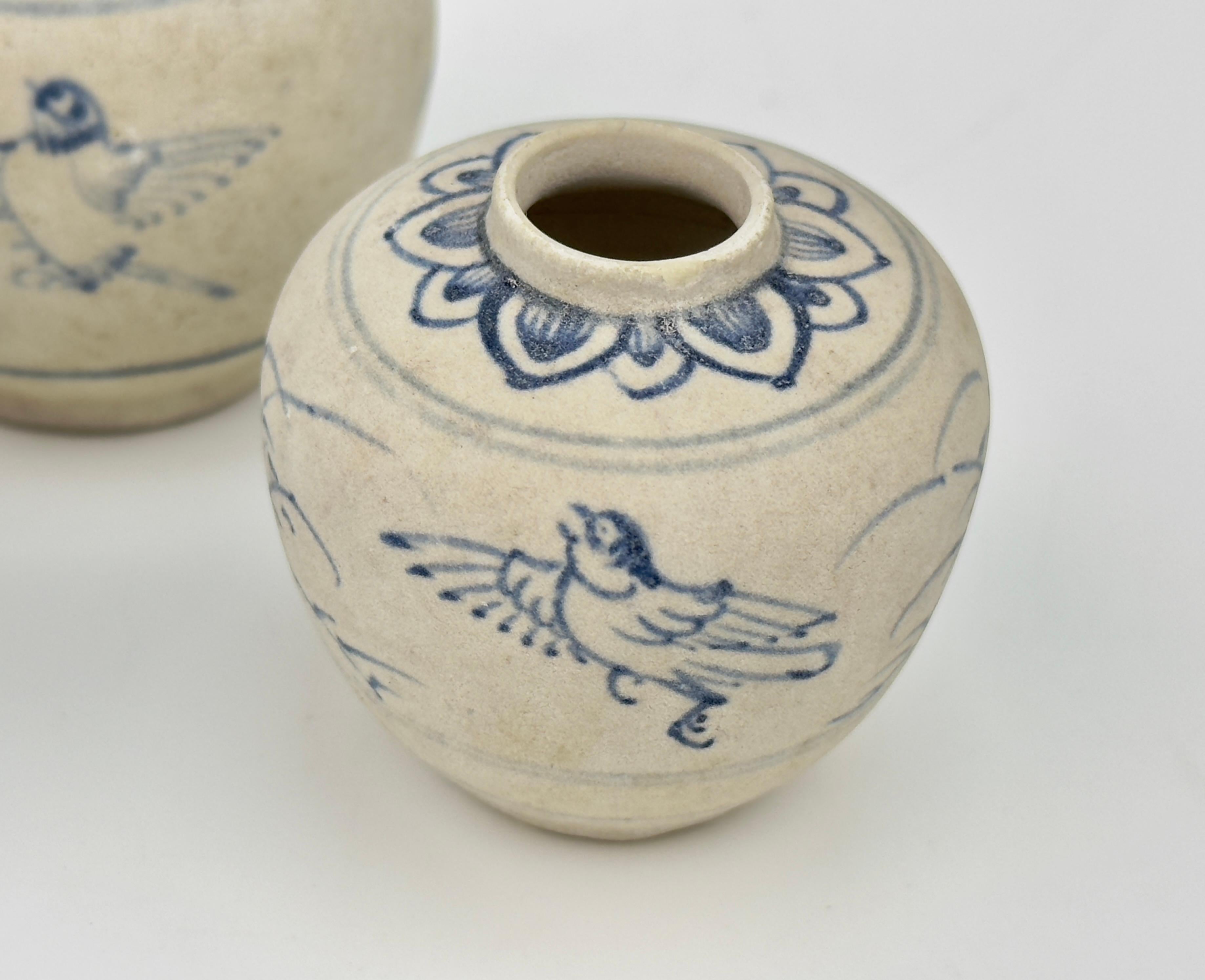 Tres jarritas anamitas con diseño de pájaros, siglo XV, dinastía Le Glaseado en venta