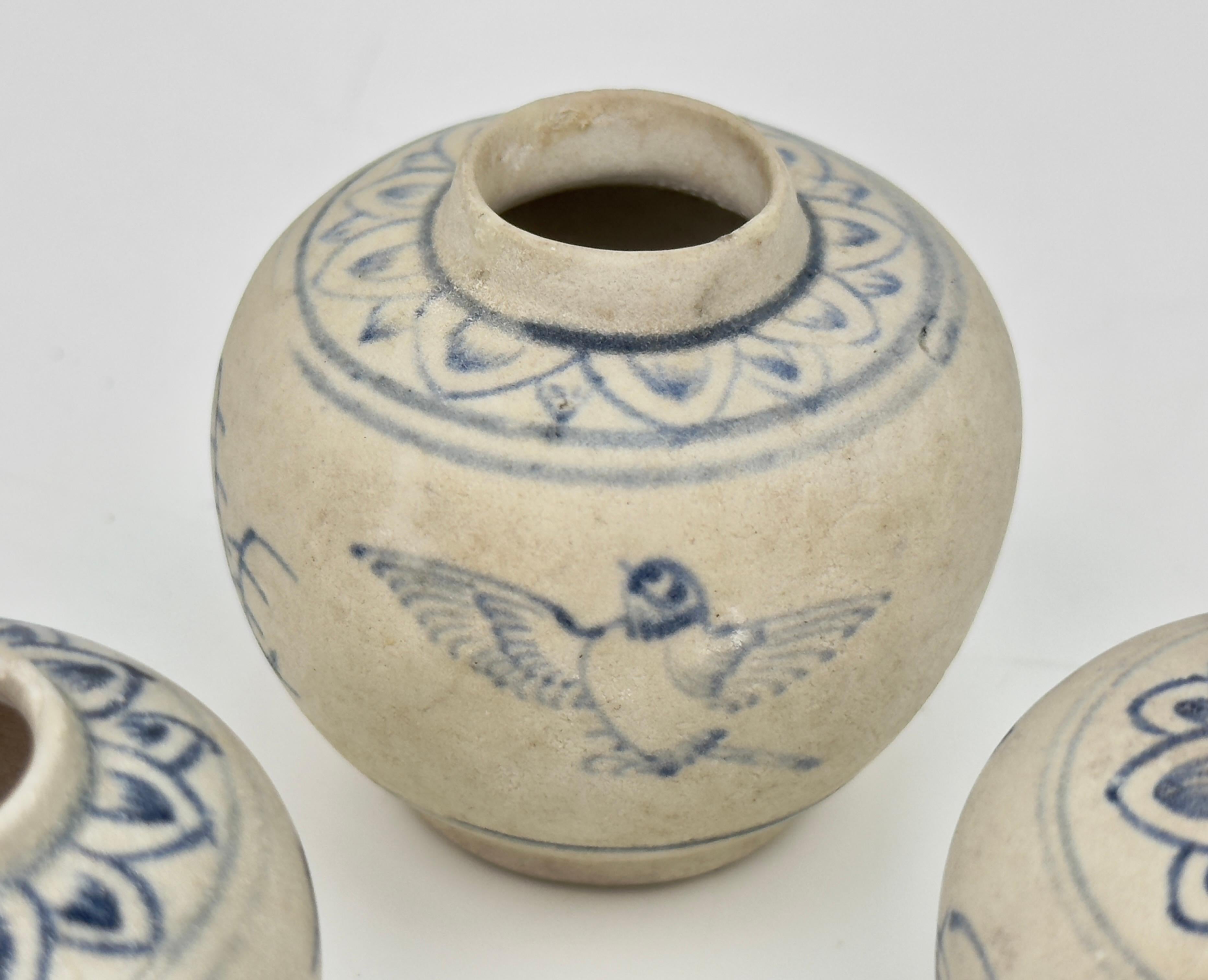 Tres jarritas anamitas con diseño de pájaros, siglo XV, dinastía Le siglo XVIII y antes en venta