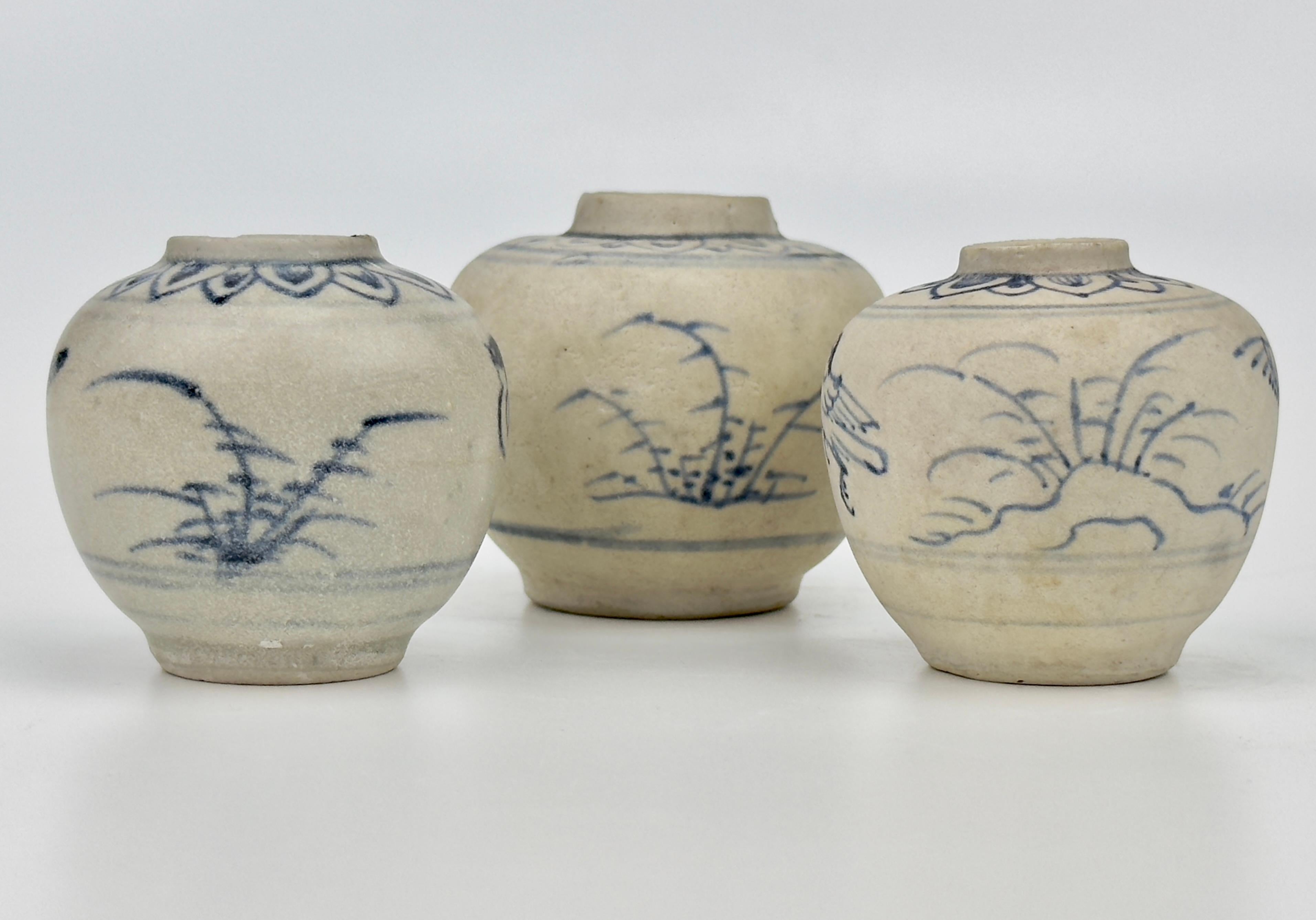 Tres jarritas anamitas con diseño de pájaros, siglo XV, dinastía Le Gres en venta