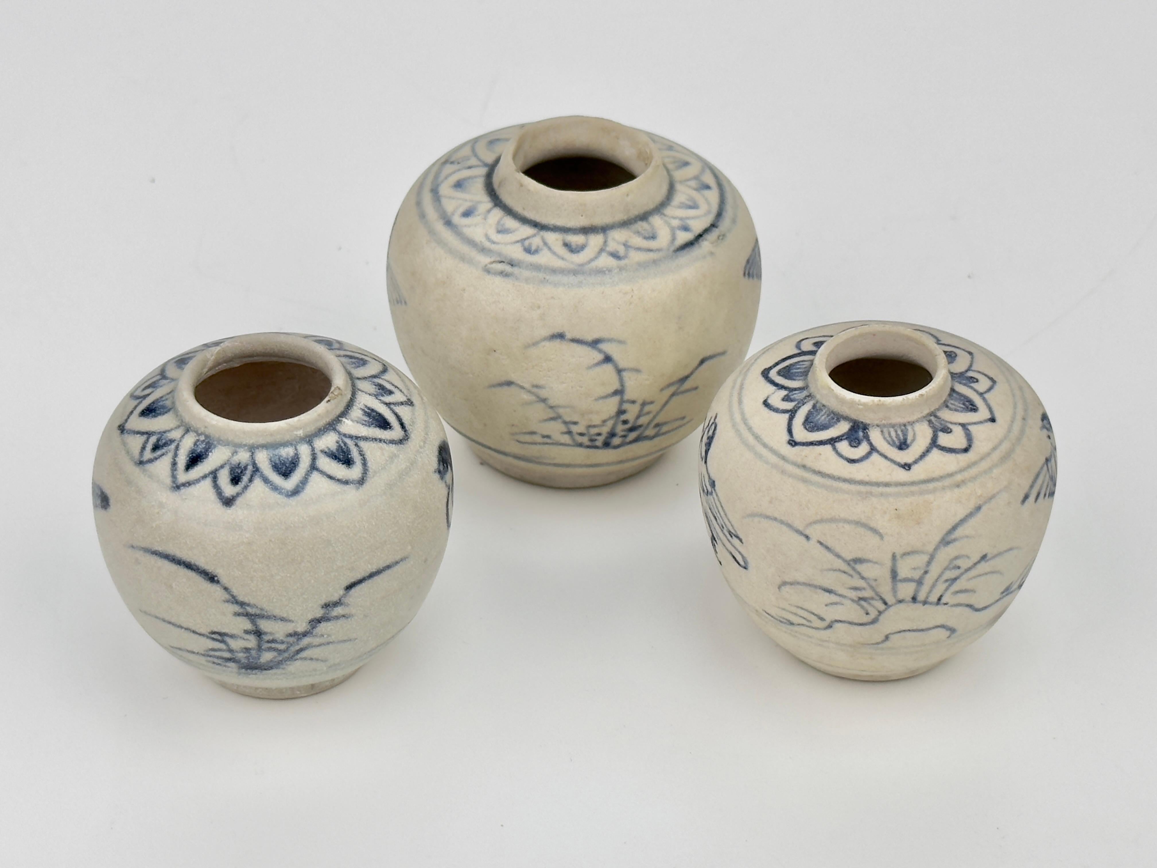 Tres jarritas anamitas con diseño de pájaros, siglo XV, dinastía Le en venta 1
