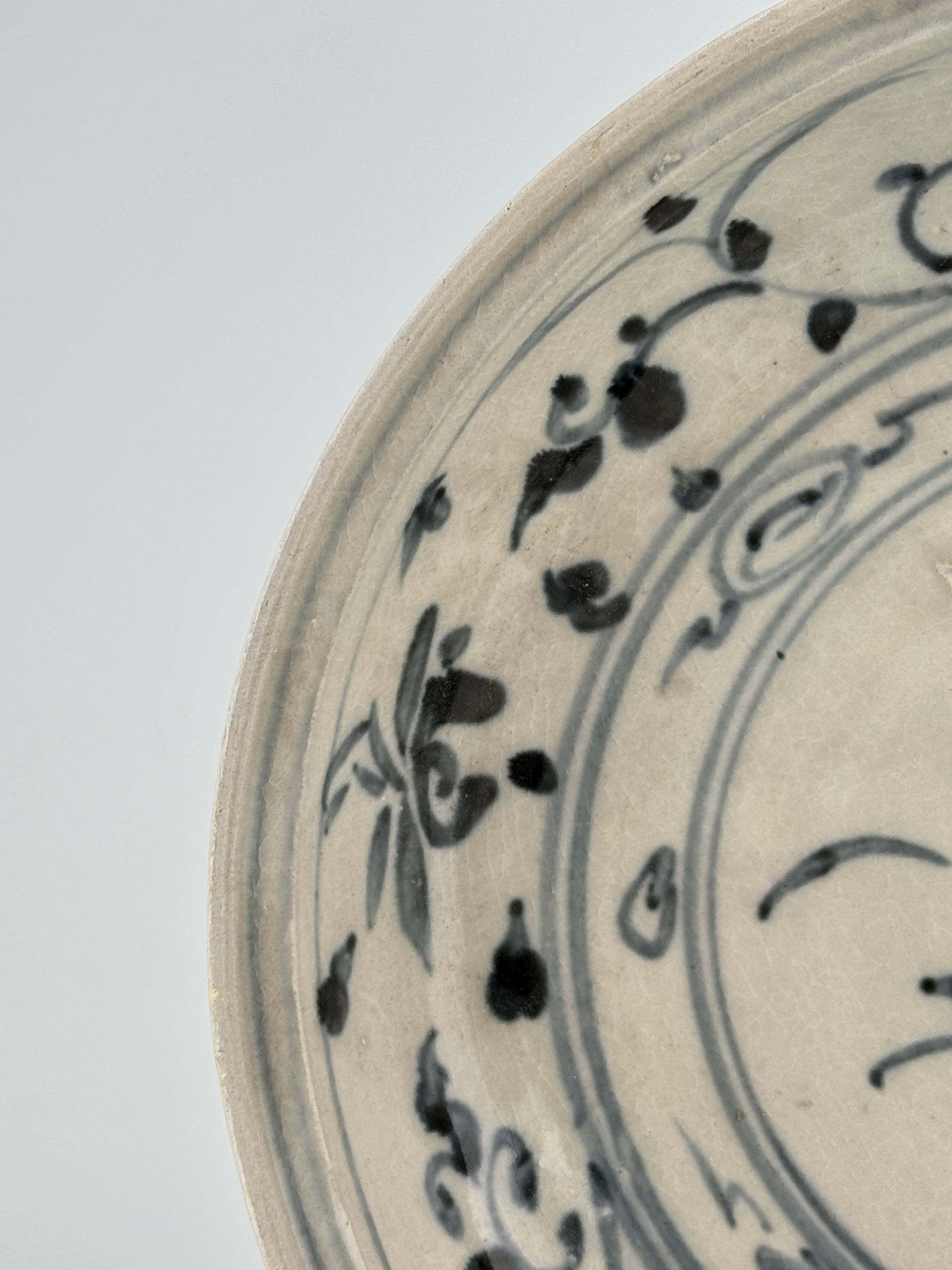 Vietnamese Annamese Stoneware Dish with Lotus Motif, 15-16th Century Vietnam, Le Dynasty For Sale