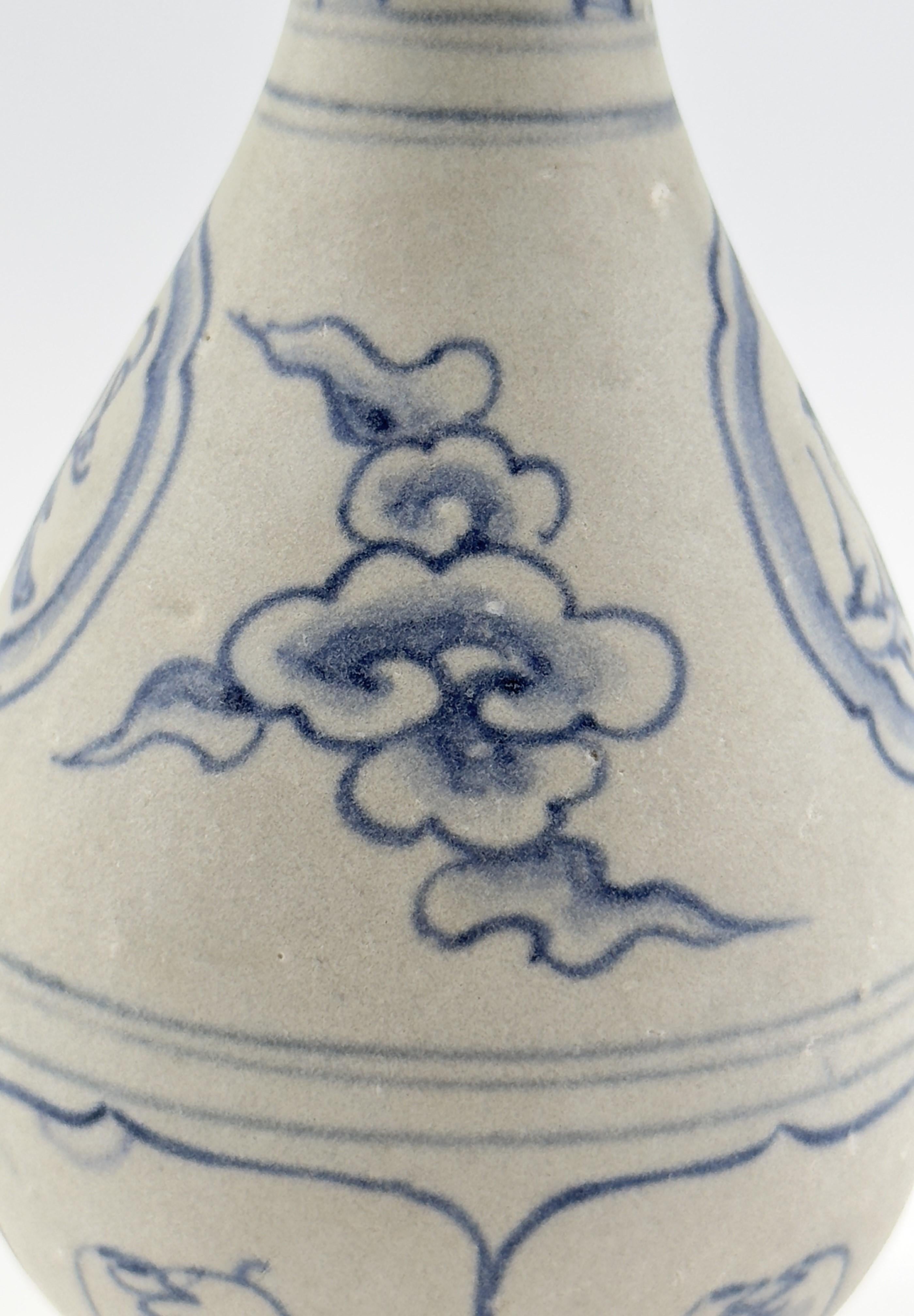 Annamese Stoneware Vase with Underglaze Blue, Hoi An Hoard, Late 15th Century For Sale 4