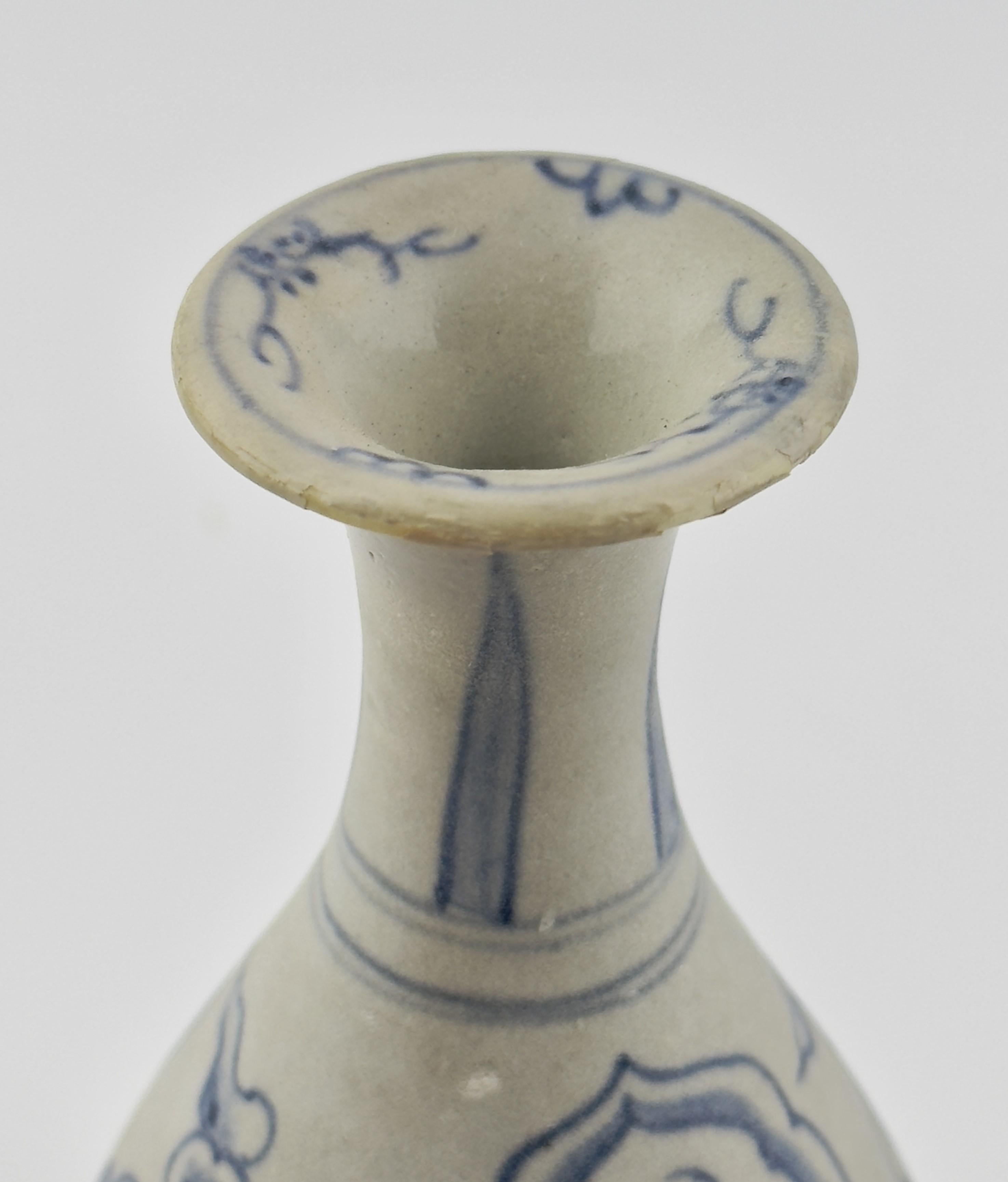 Annamese Stoneware Vase with Underglaze Blue, Hoi An Hoard, Late 15th Century For Sale 6