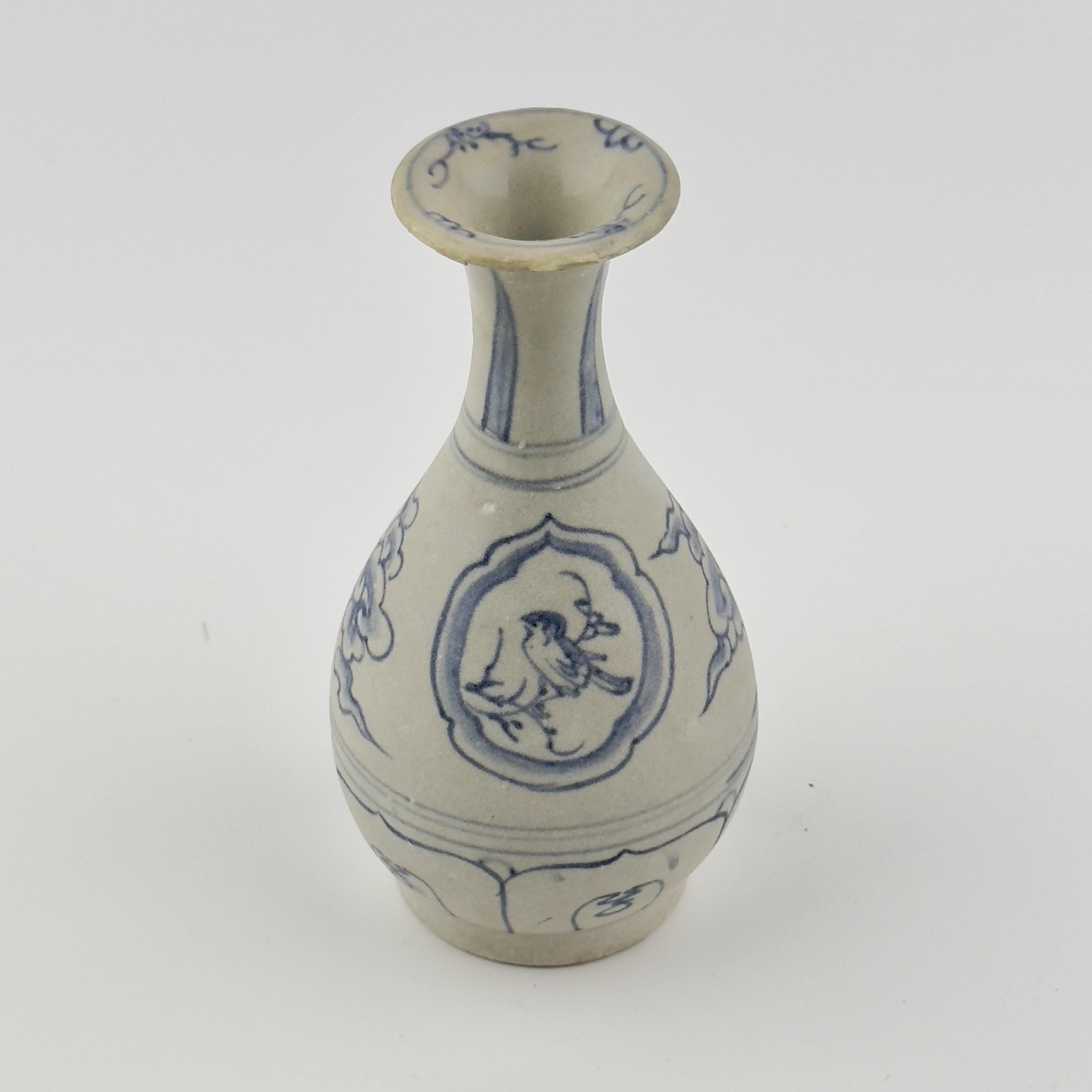 Vietnamese Annamese Stoneware Vase with Underglaze Blue, Hoi An Hoard, Late 15th Century For Sale