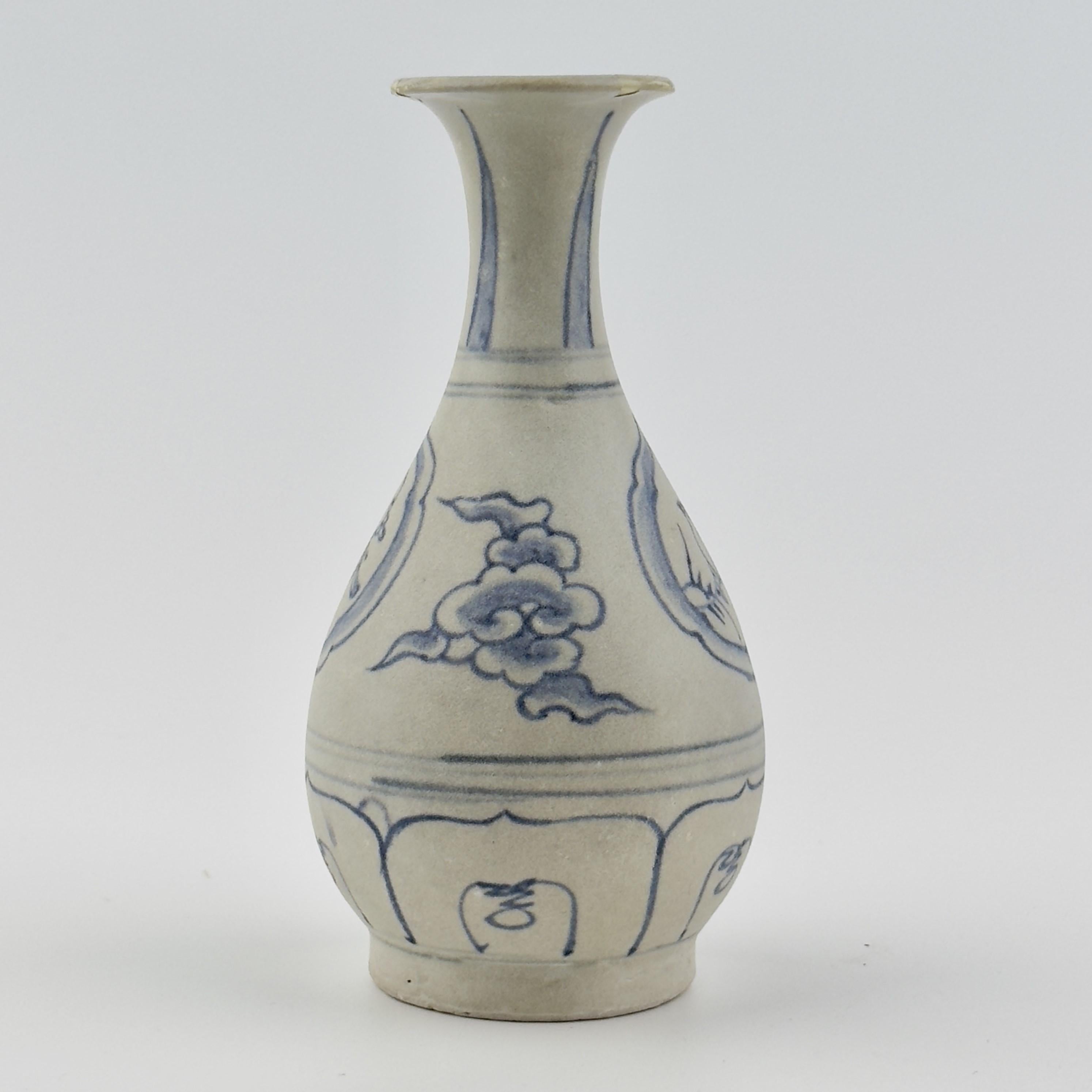 Glazed Annamese Stoneware Vase with Underglaze Blue, Hoi An Hoard, Late 15th Century For Sale