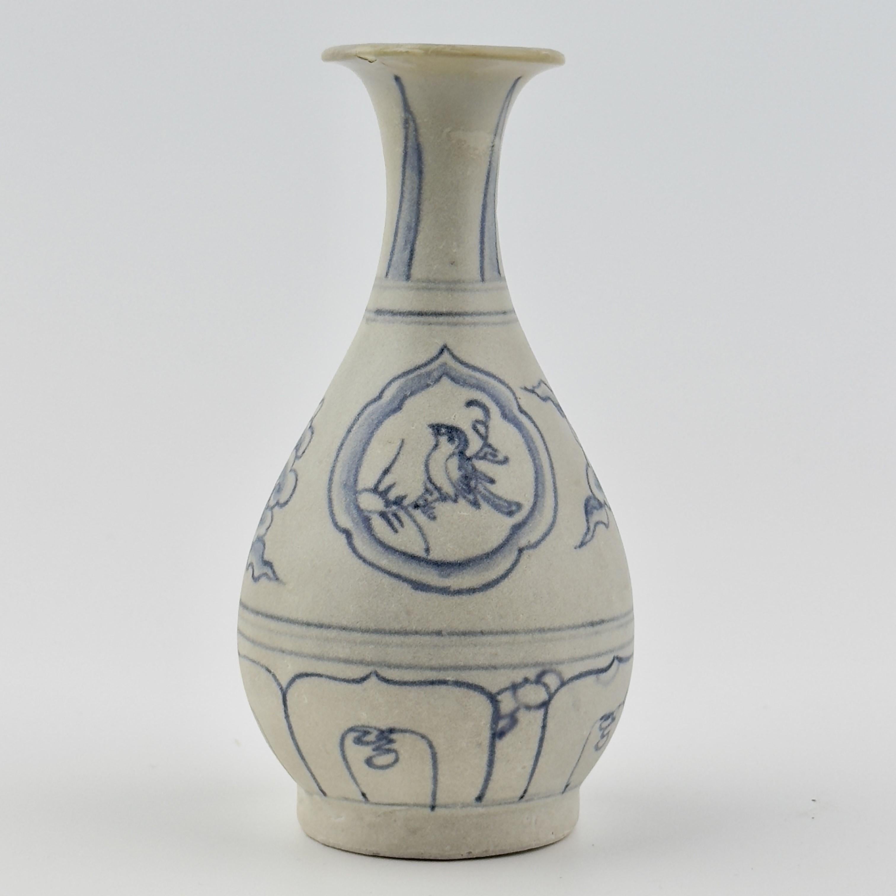 Annamese Stoneware Vase with Underglaze Blue, Hoi An Hoard, Late 15th Century For Sale 1
