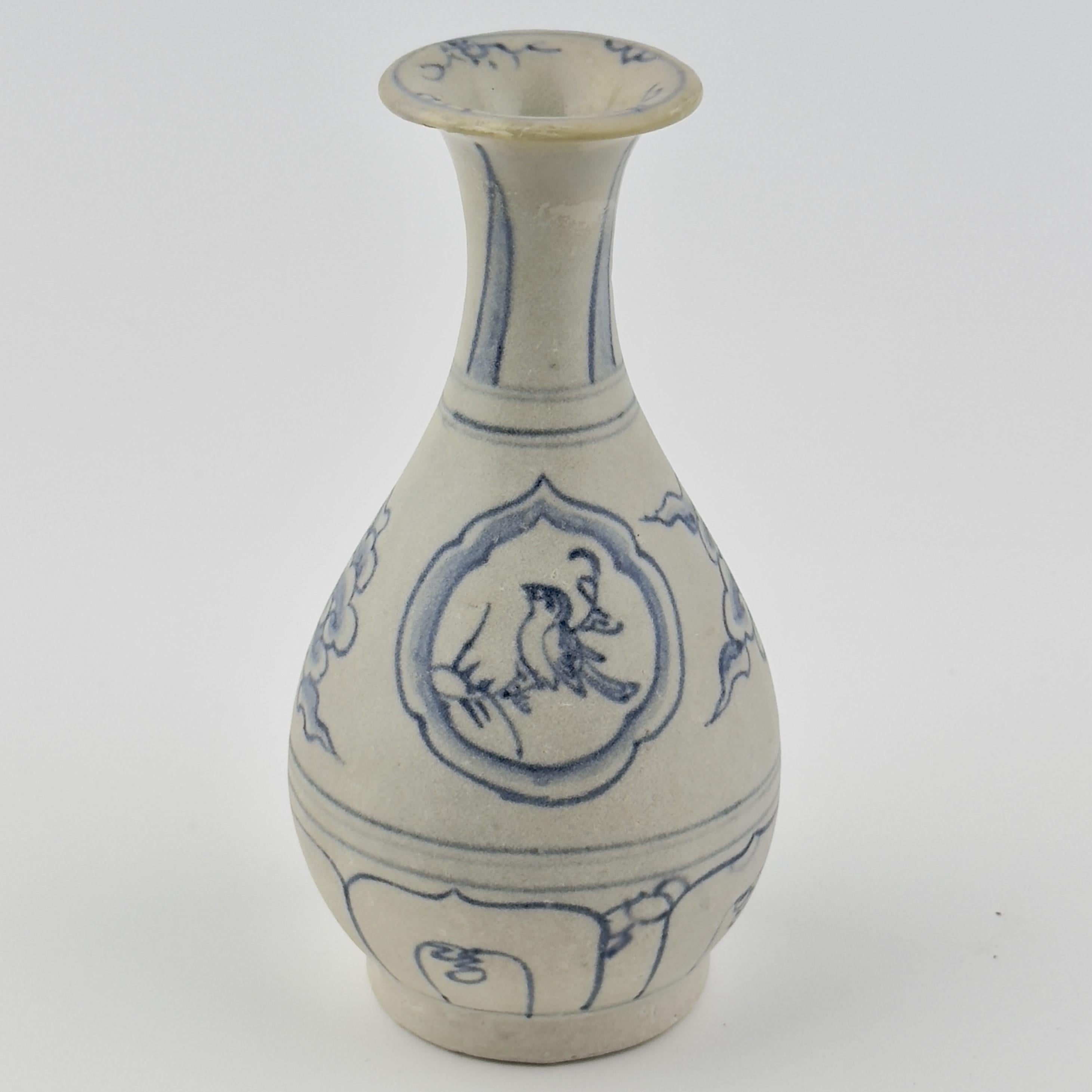 Annamese Stoneware Vase with Underglaze Blue, Hoi An Hoard, Late 15th Century For Sale 2