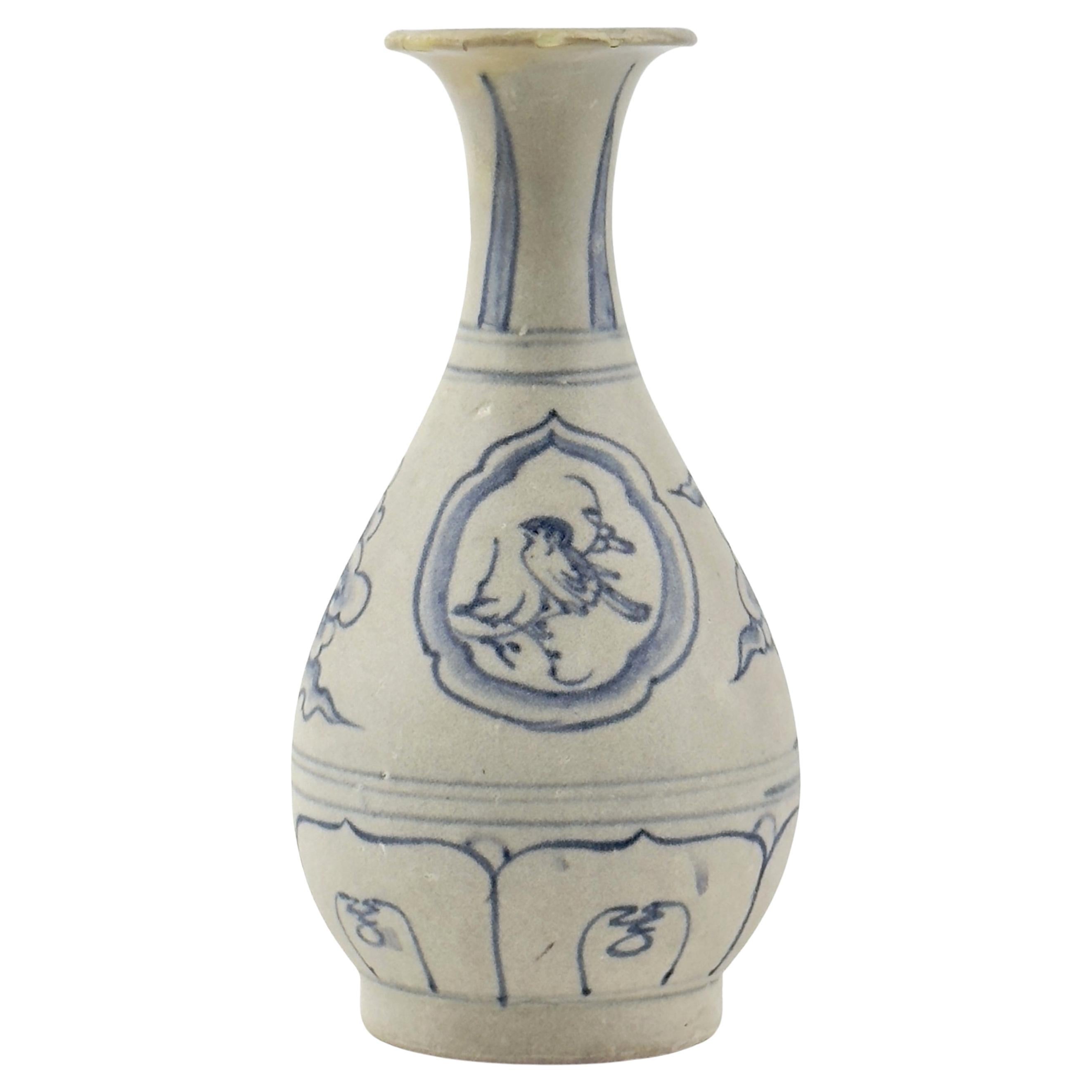 Annamese Stoneware Vase with Underglaze Blue, Hoi An Hoard, Late 15th Century