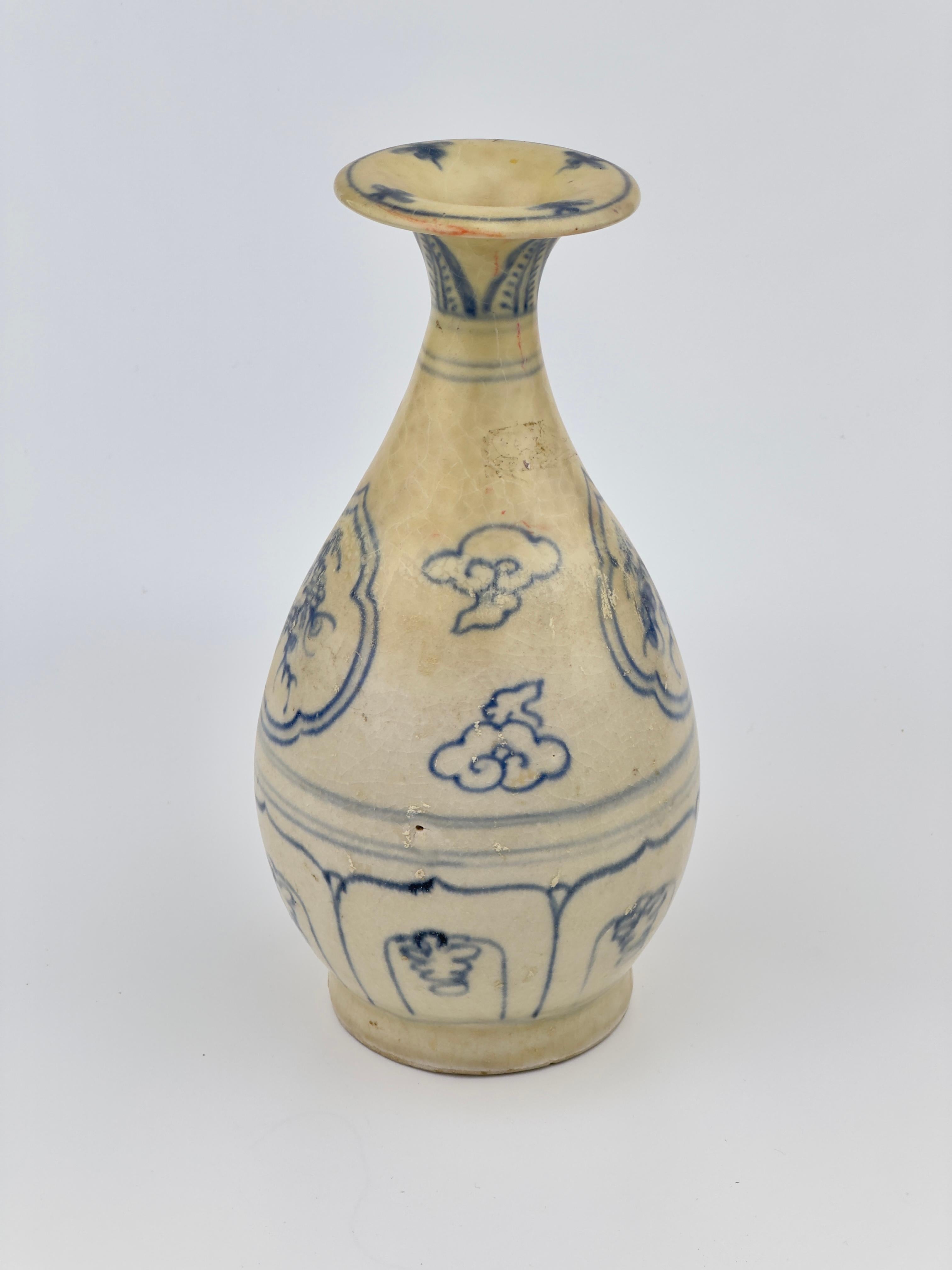 Glazed Annamese stoneware with underglaze blue, Hoi An hoard, late 15th century For Sale