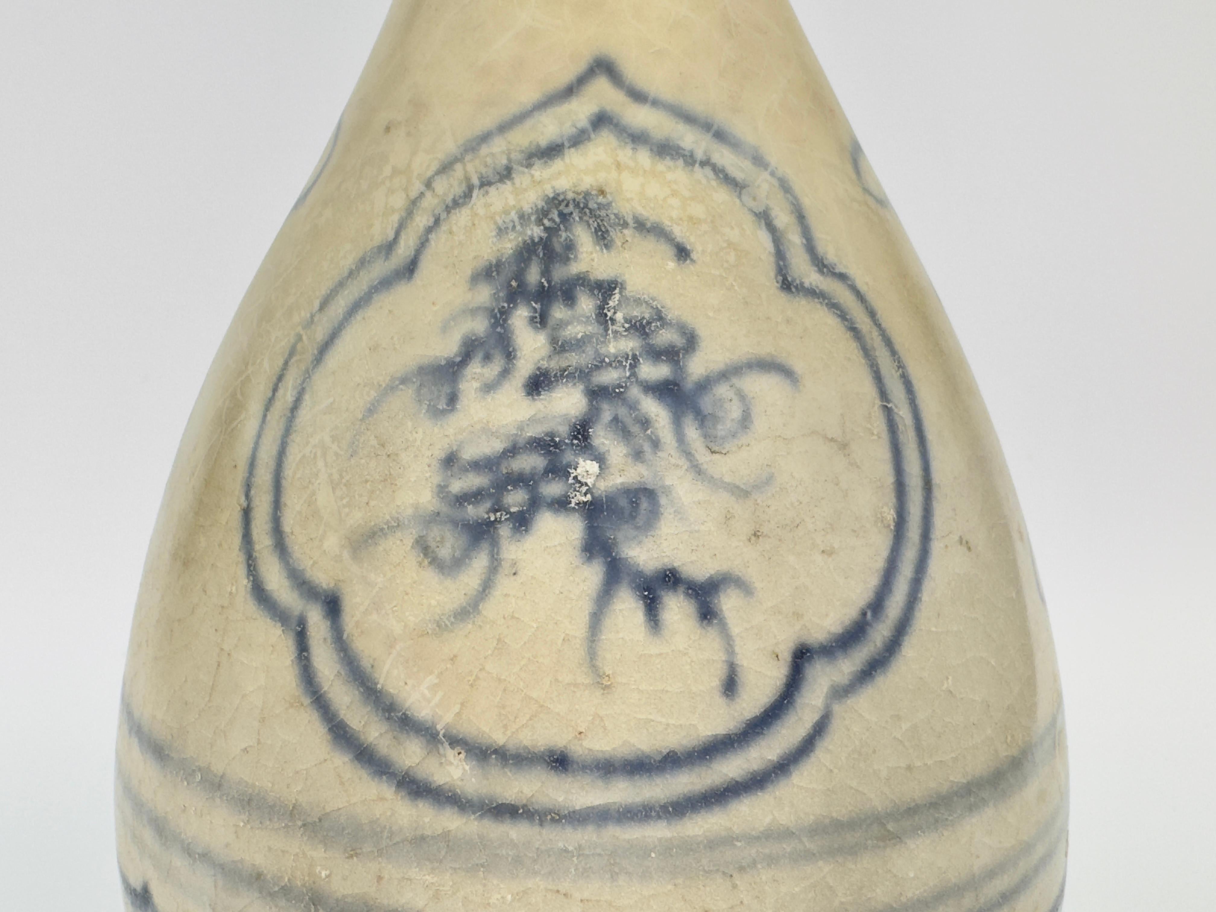 Annamese stoneware with underglaze blue, Hoi An hoard, late 15th century For Sale 1