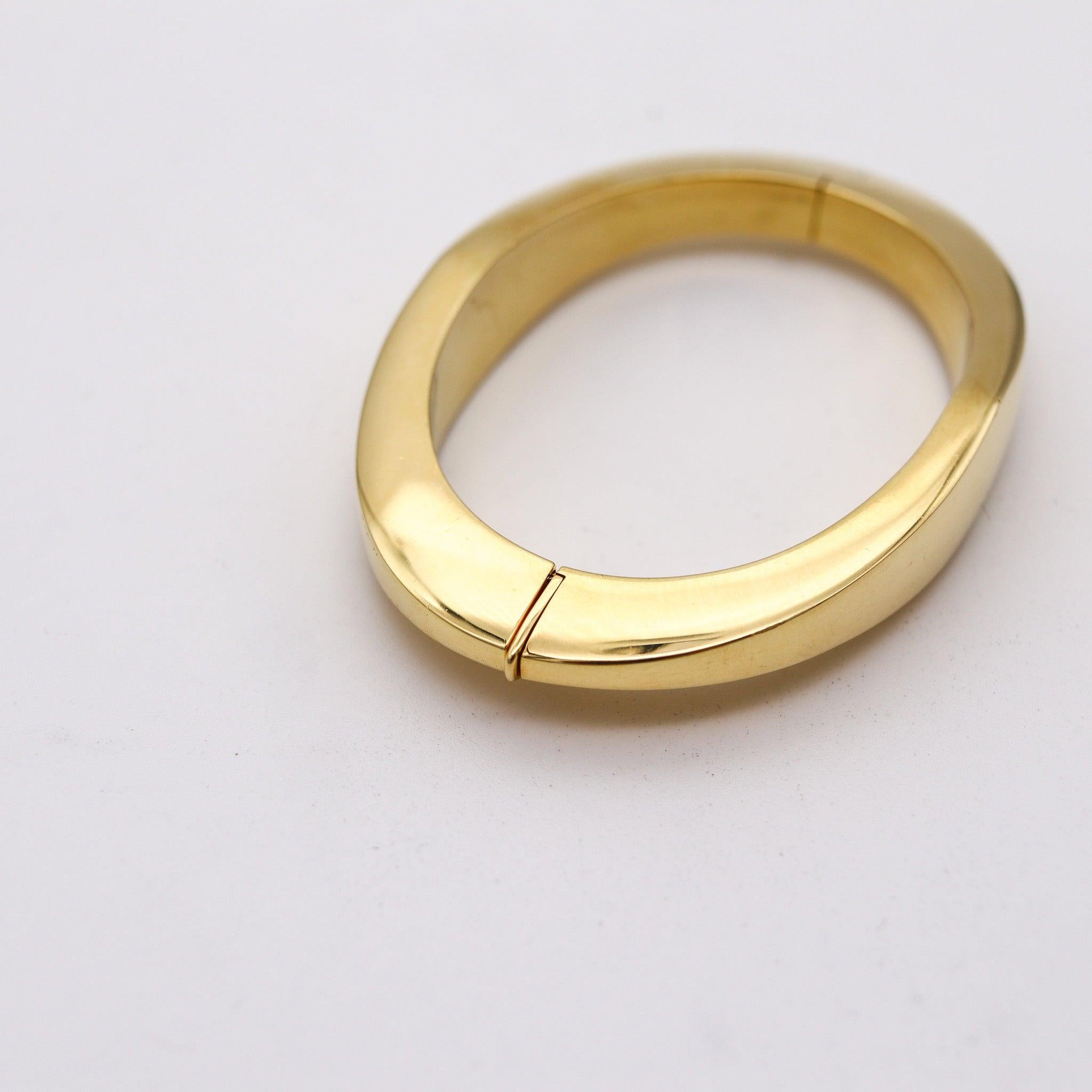Women's ANNARATONE & MAGYARY Geometric Sculptural Oval Bracelet In 18Kt Yellow Gold