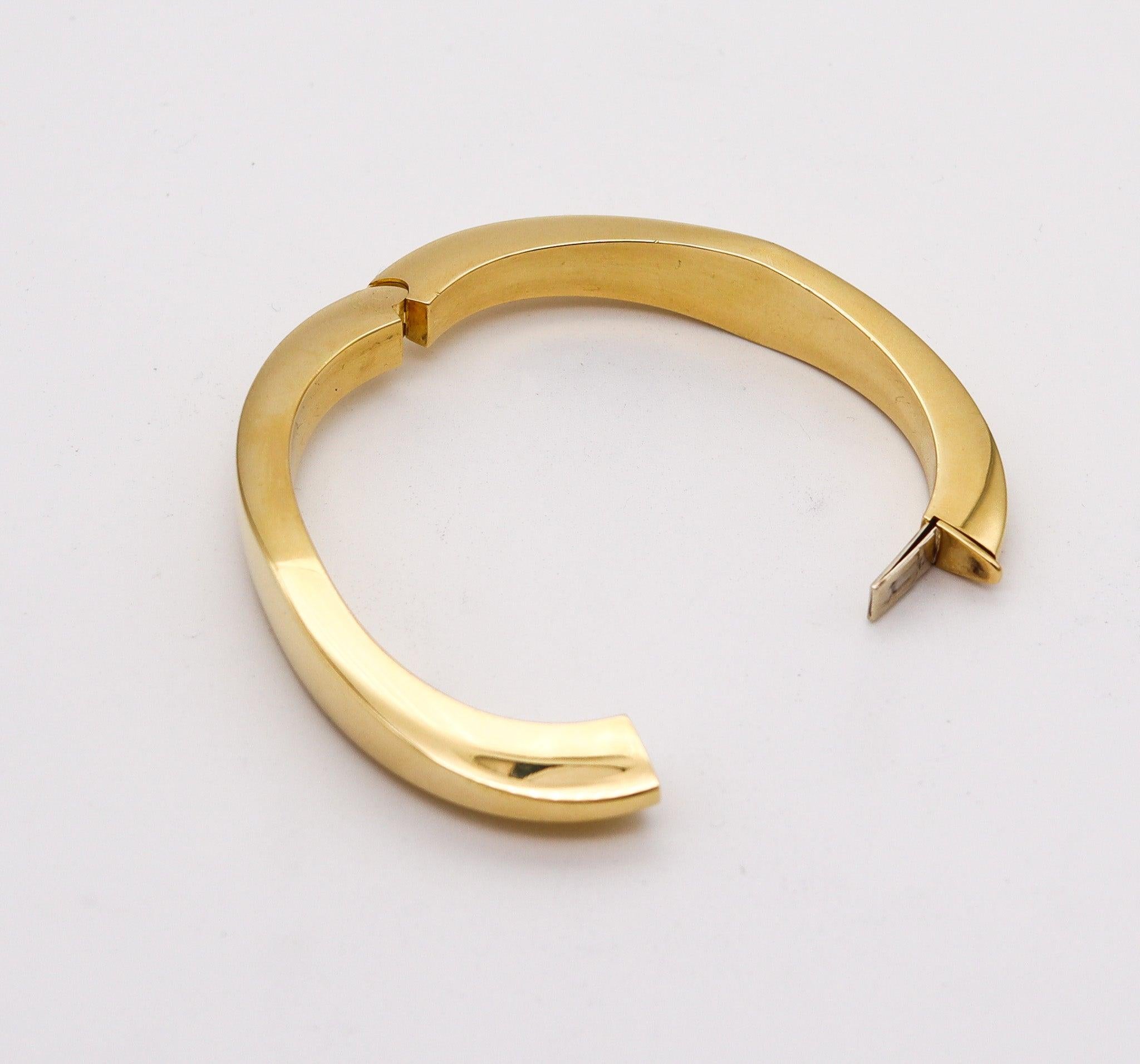 ANNARATONE & MAGYARY Geometric Sculptural Oval Bracelet In 18Kt Yellow Gold 1