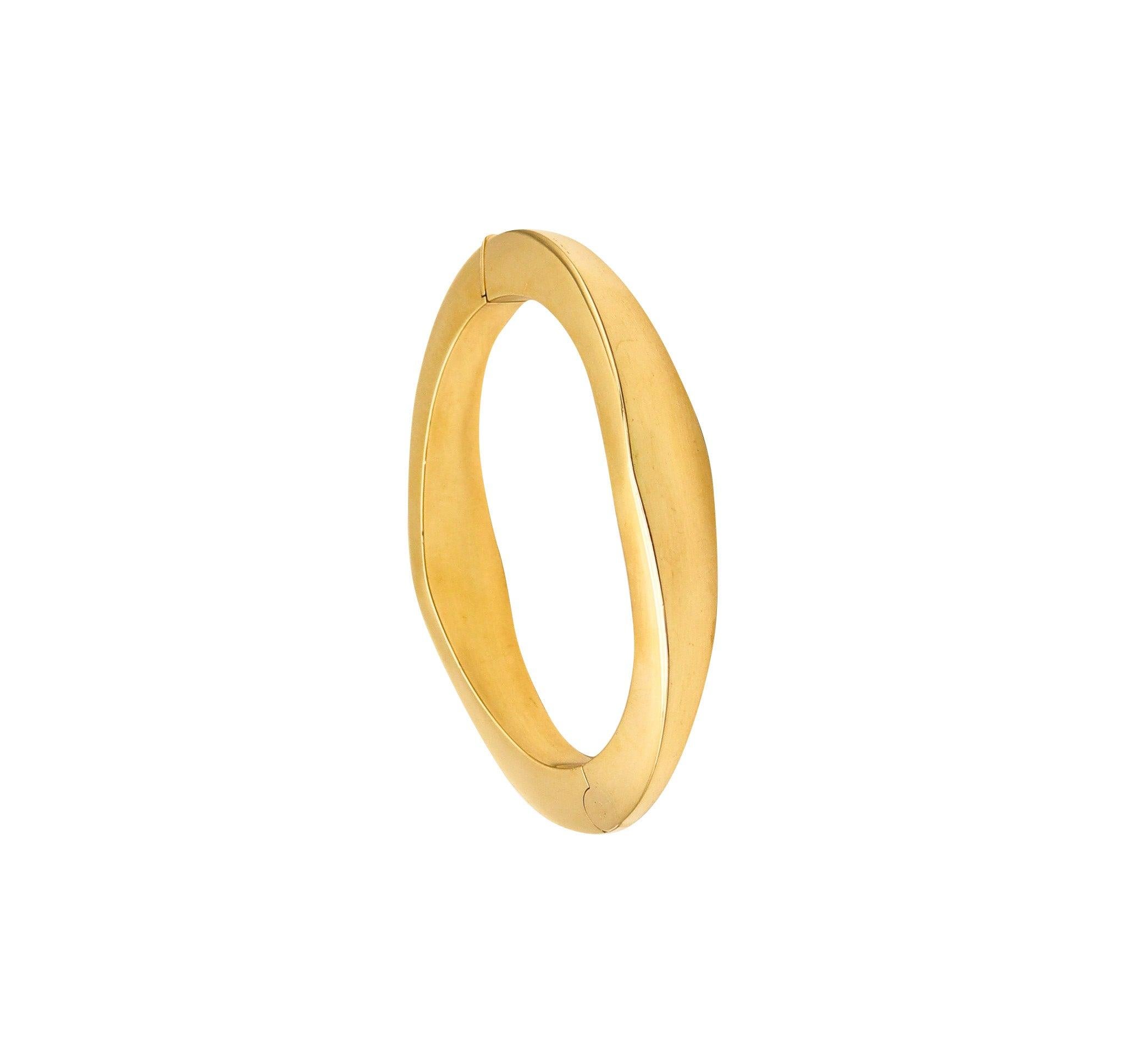 ANNARATONE & MAGYARY Geometric Sculptural Oval Bracelet In 18Kt Yellow Gold 2