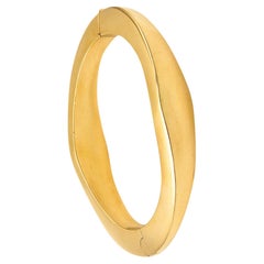 ANNARATONE & MAGYARY Geometric Sculptural Oval Bracelet In 18Kt Yellow Gold