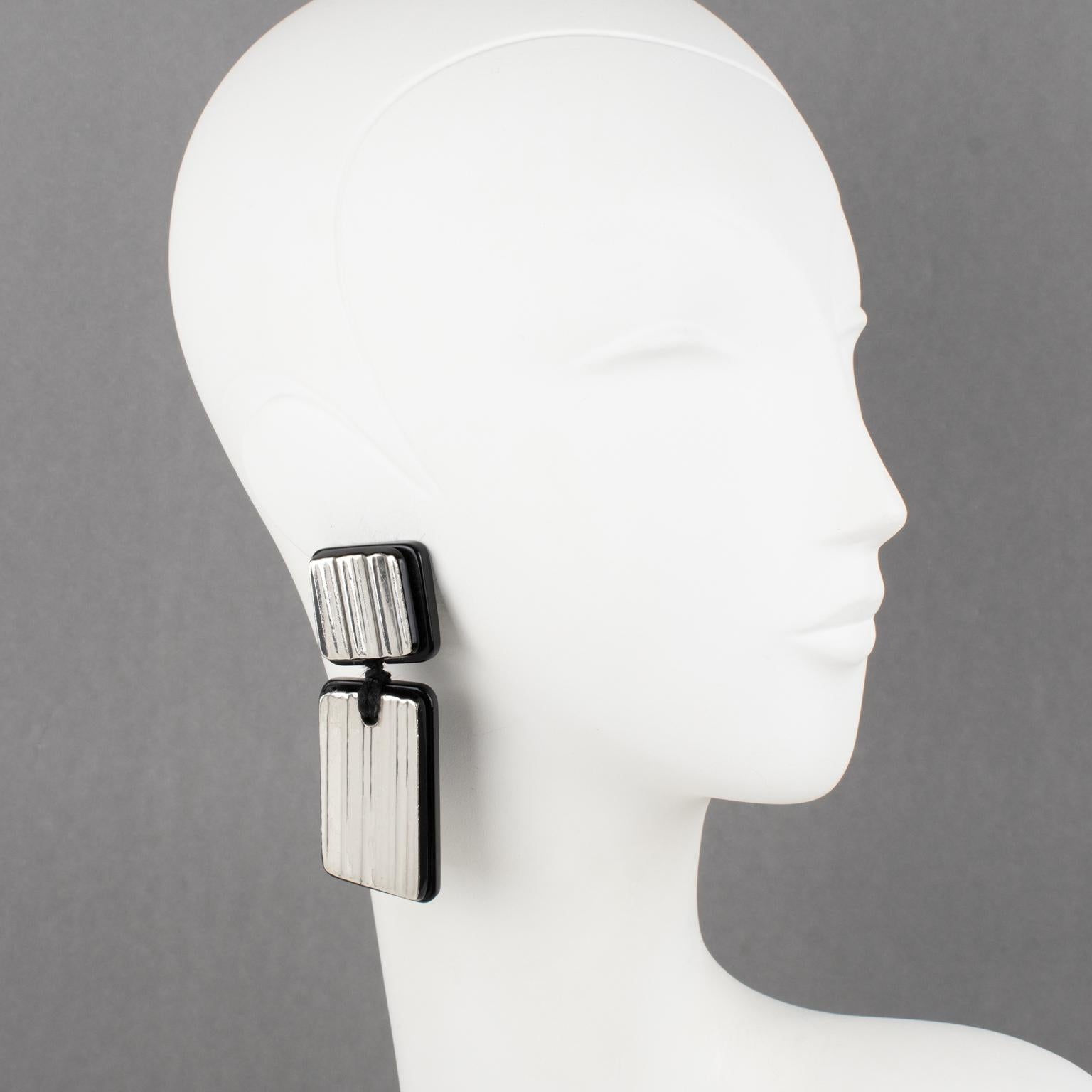 Anne & Frank Vigneri Orecchini a clip in lucite nera e argento sterling in vendita 3