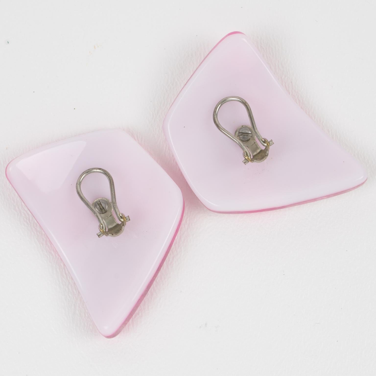 Anne and Frank Vigneri Pink and Silver Lucite Clip Earrings In Excellent Condition For Sale In Atlanta, GA