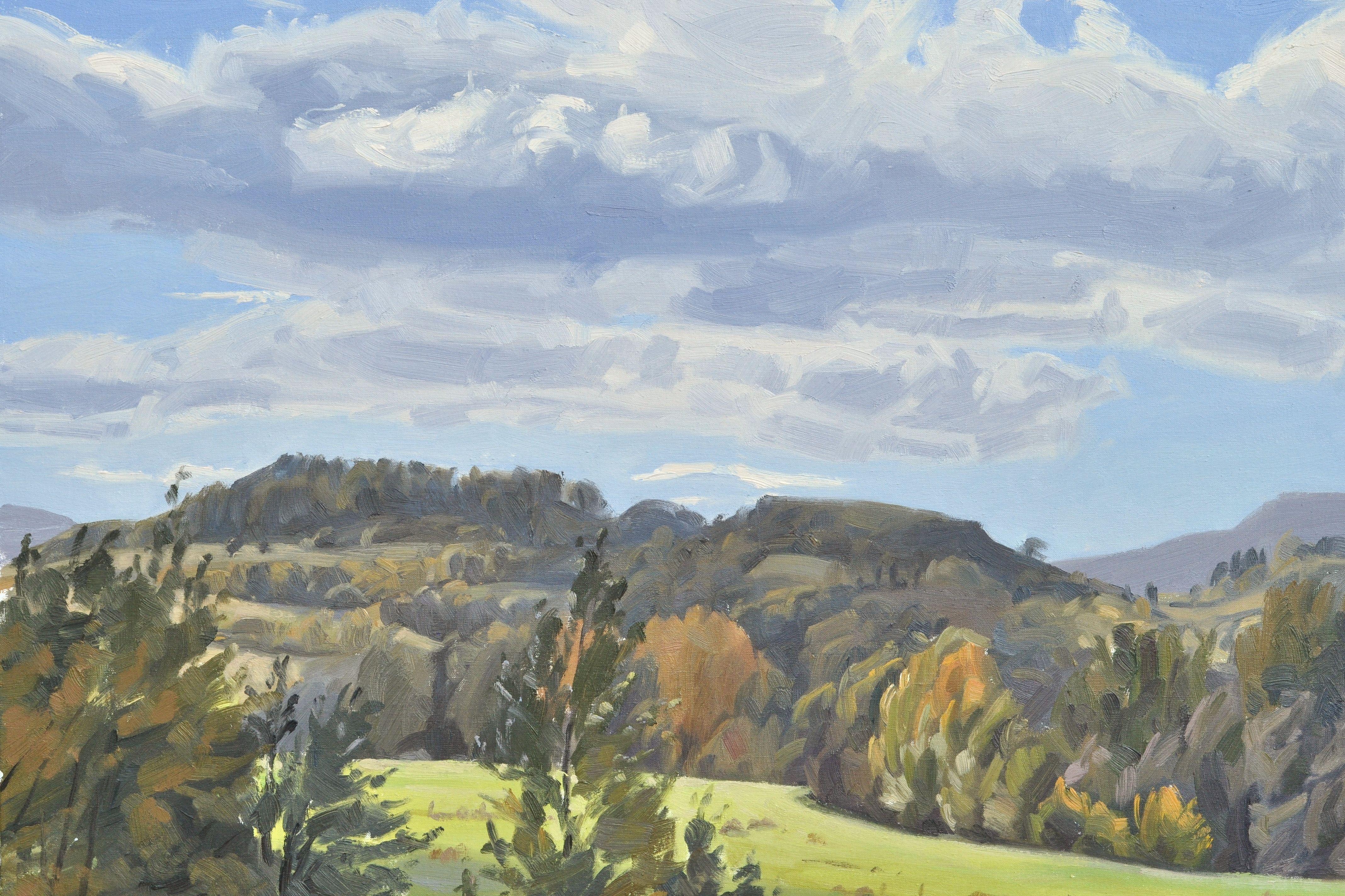 Paysage d'Auvergne, au cœur de la France. Vue de la Loire. Avant d'être ce fleuve majestueux bordé par les plus beaux châteaux de France, près de sa source, la Loire est un fleuve qui se fraye un chemin à travers les montagnes volcaniques en formant
