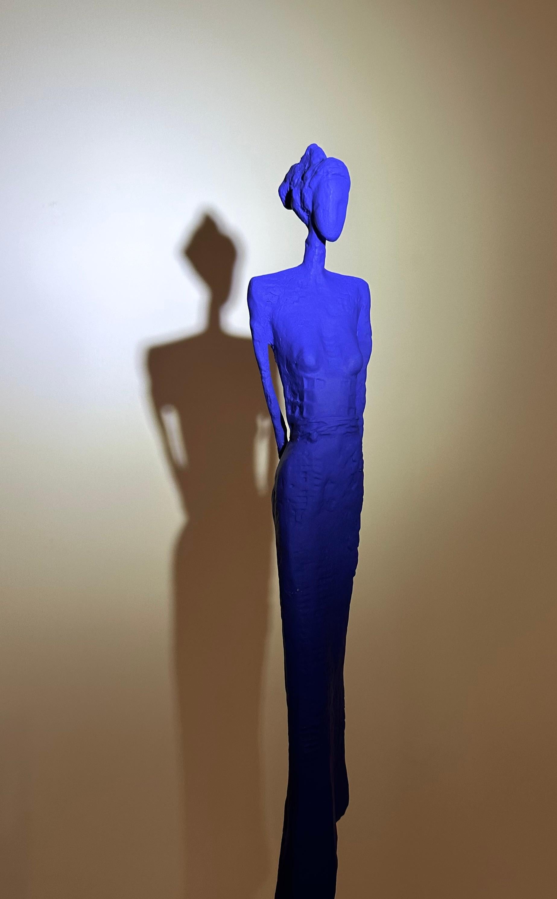 Calypso ( Mini Blue) - Contemporain Sculpture par Anne de Villeméjane