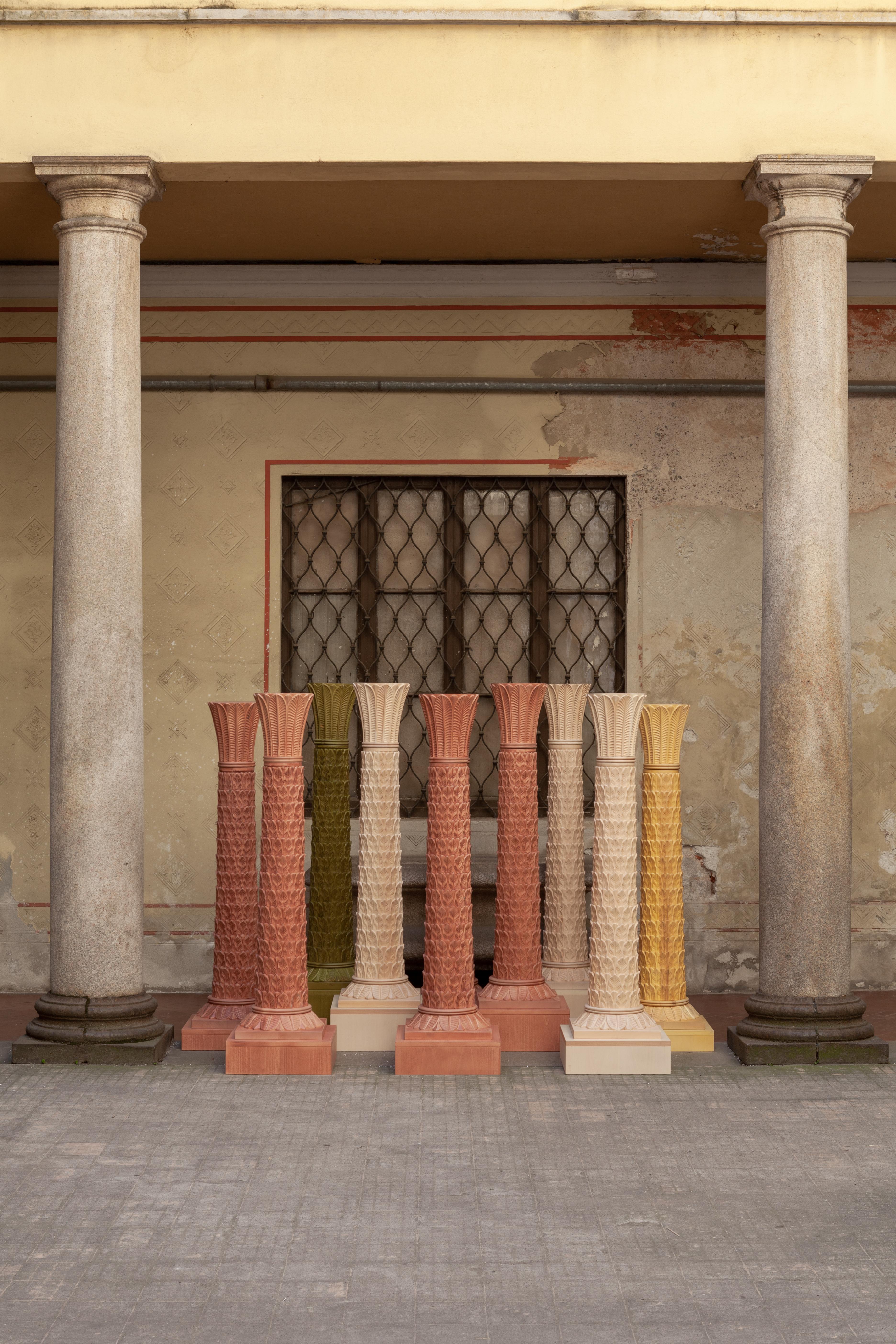 italien colonne décorative Anne en bois de tilleul sculpté en vente
