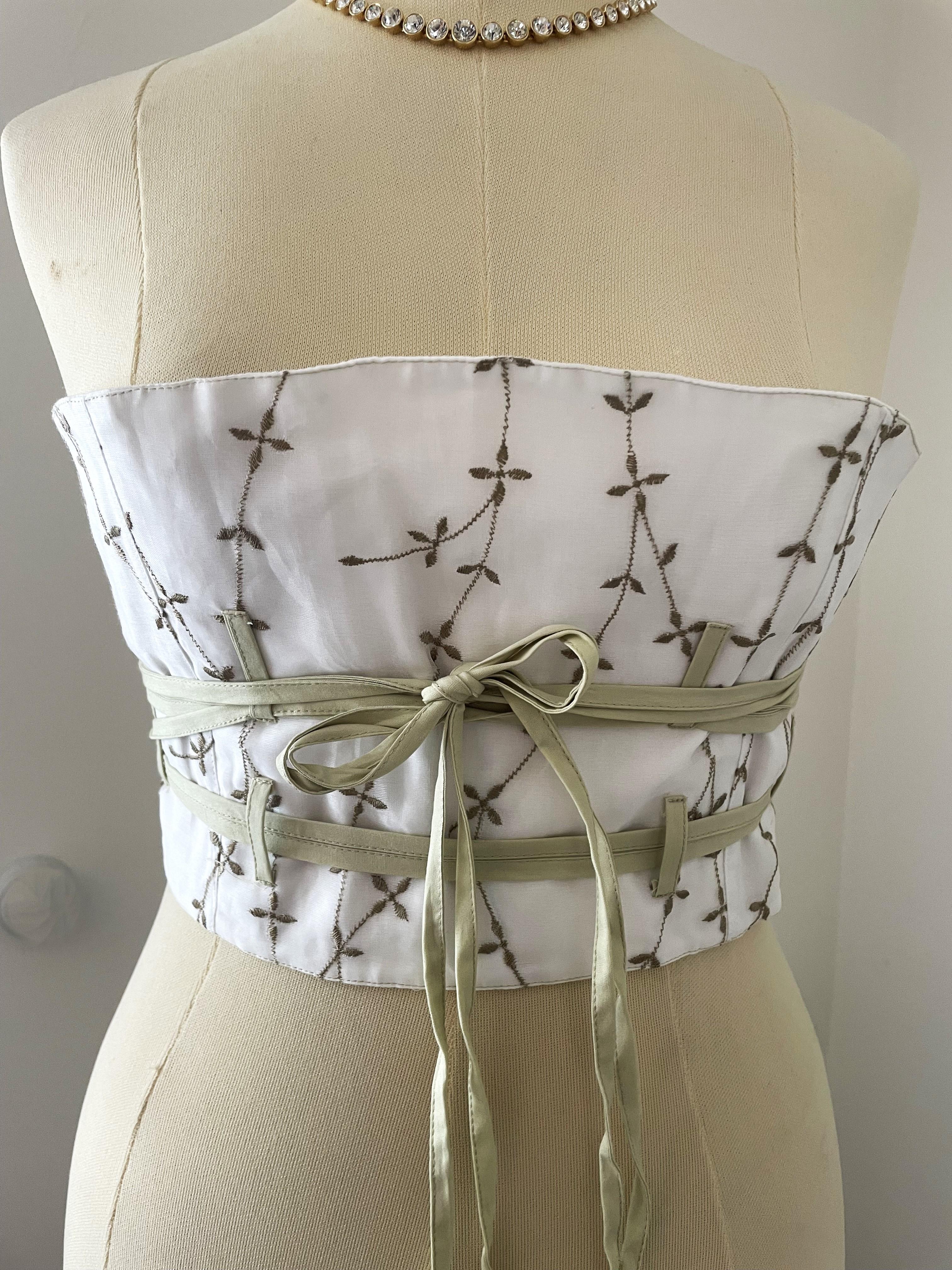 Anne Fontaine is primarily known for her white shirts, she has also designed various other clothing items, including tops. In the 1990s, bandeau tops were a popular fashion trend. But now this very good kept one-of-a kind item is still popular! 

A