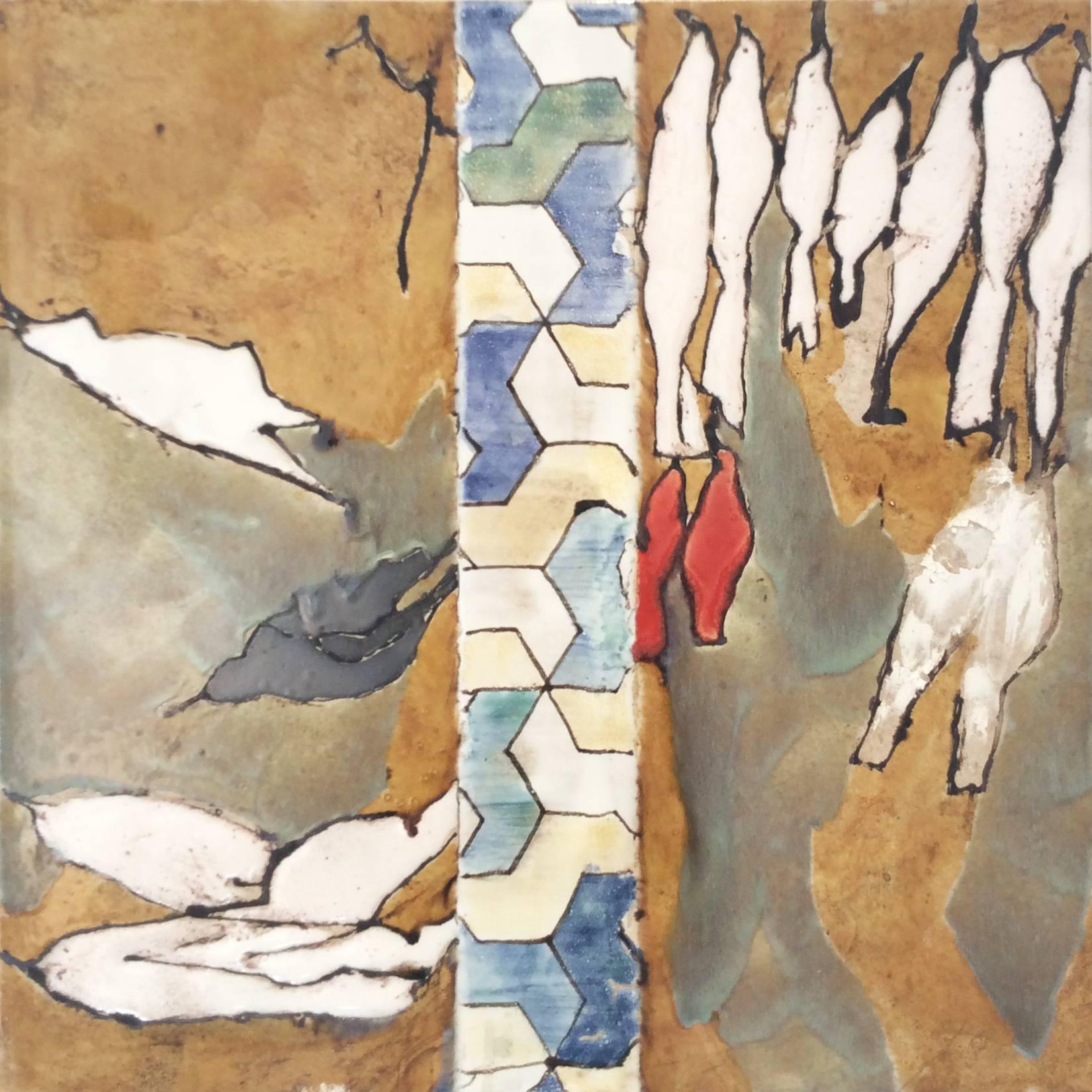 Abstrakte Keramikfliesenmalerei mit weißen Vögeln auf hellbraunem Grund (Konfigurationen #3) – Mixed Media Art von Anne Francey