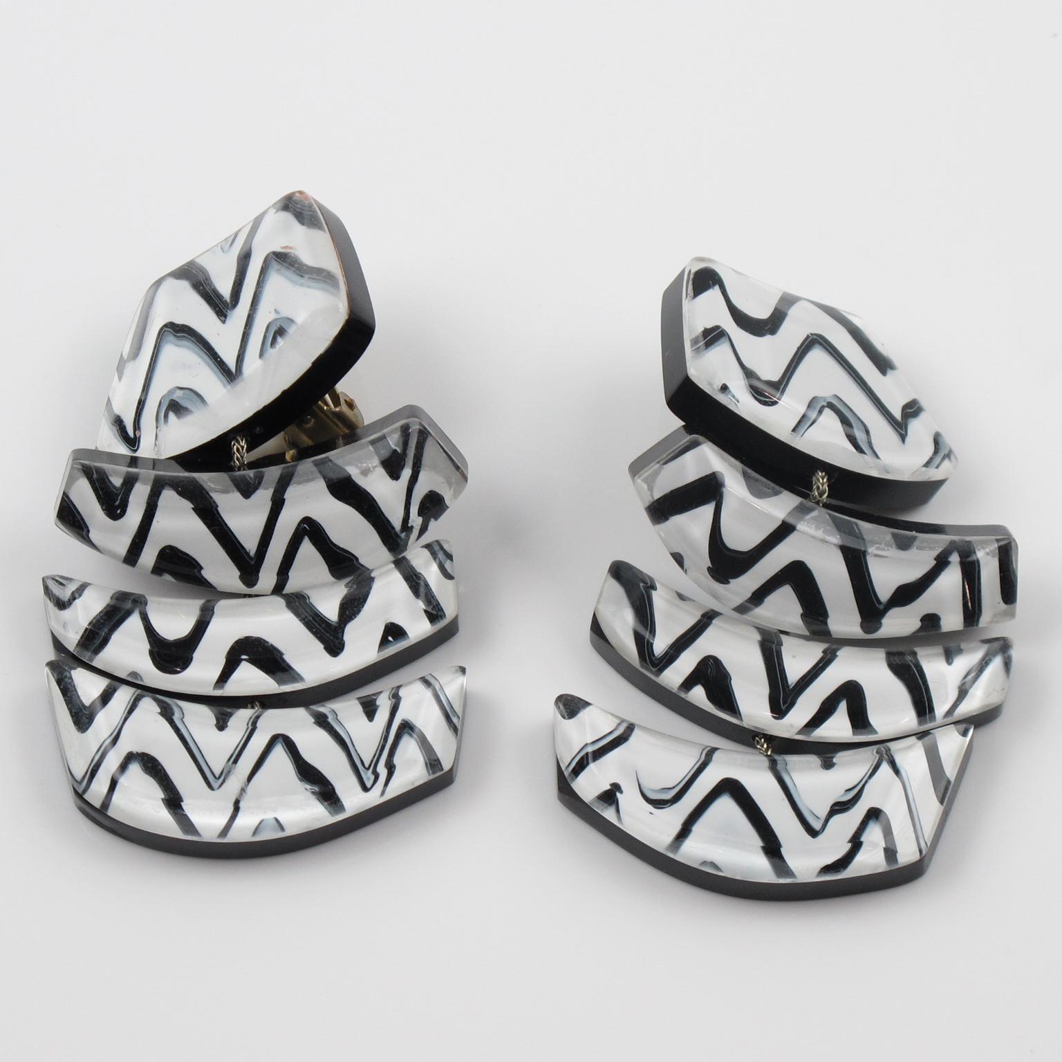 Anne & Frank Vigneri Black White Lucite Clip Earrings In Excellent Condition In Atlanta, GA