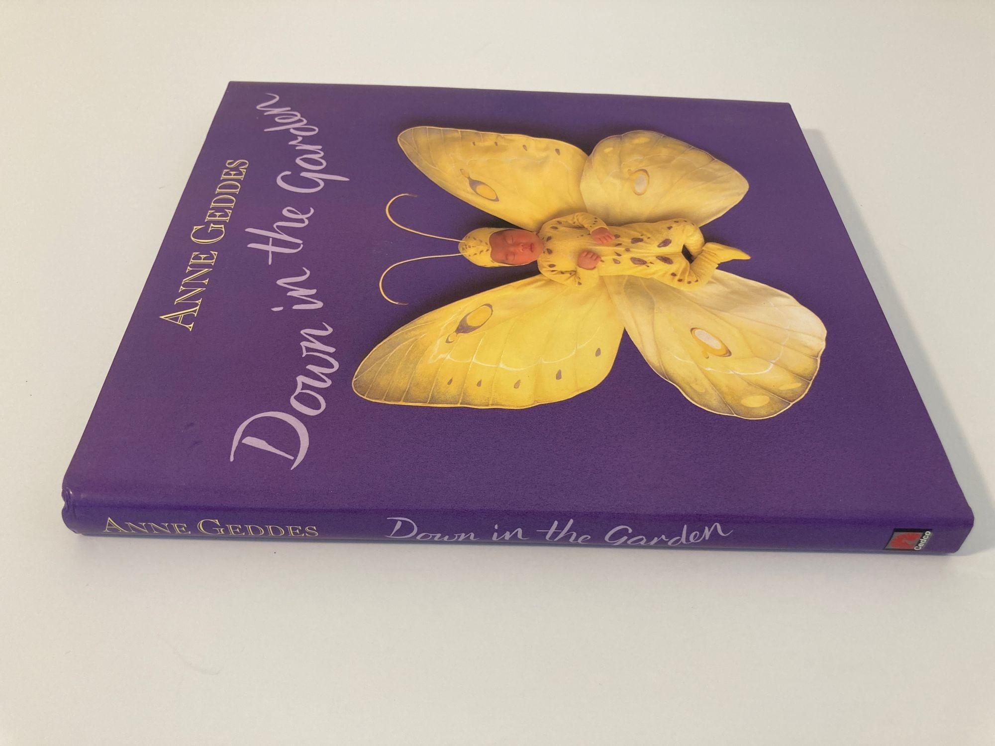 Anne Geddes Down in The Garden Large Hardcover Book, 1996 In Good Condition For Sale In North Hollywood, CA