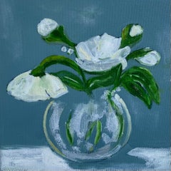 Peinture à l'huile à petite échelle « White Peonies » de fleurs blanches dans un vase rond et transparent