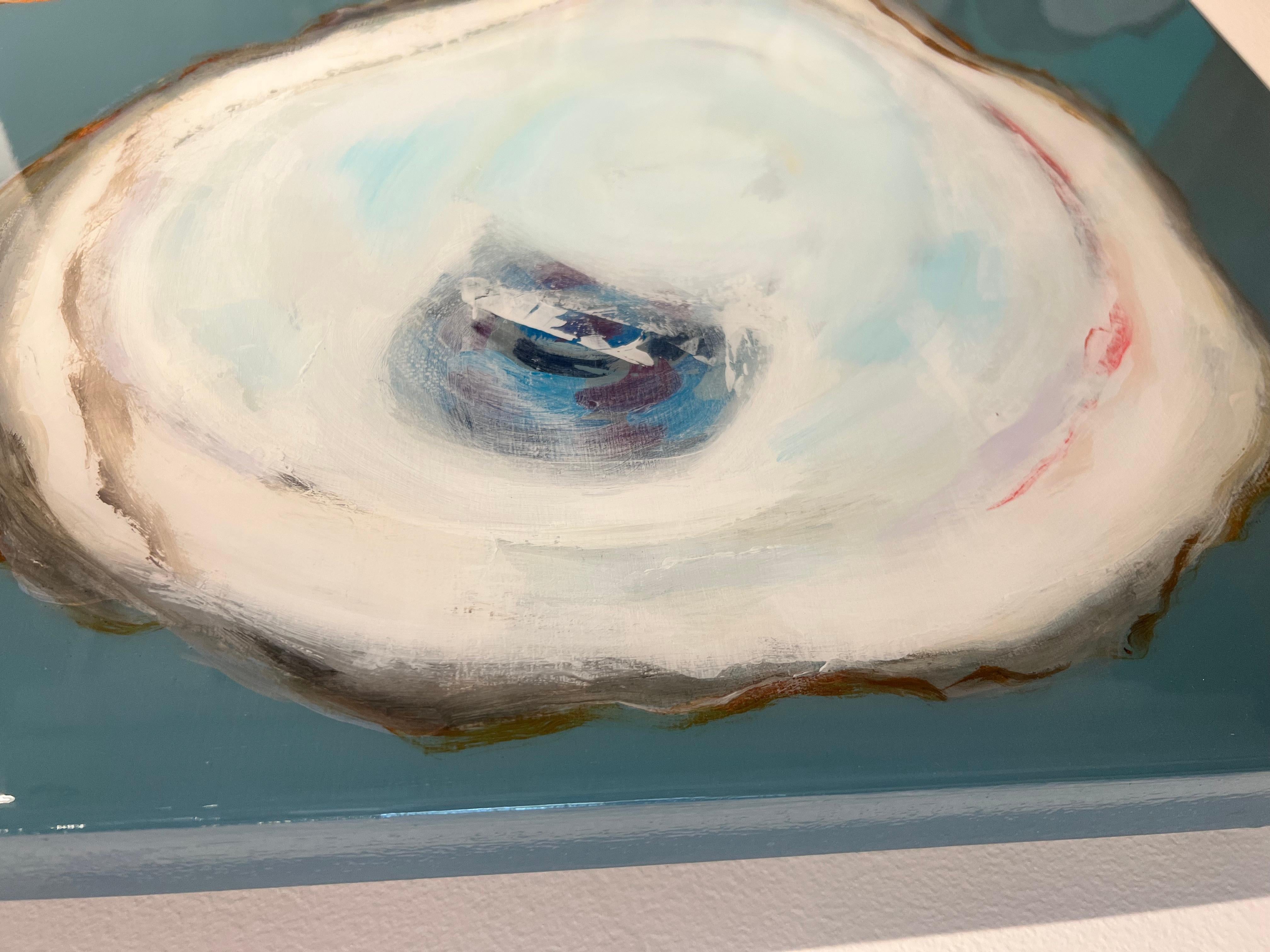Peinture technique mixte « Wild Oysters » représentant 3 huîtres blanches sur fond gris foncé en vente 1