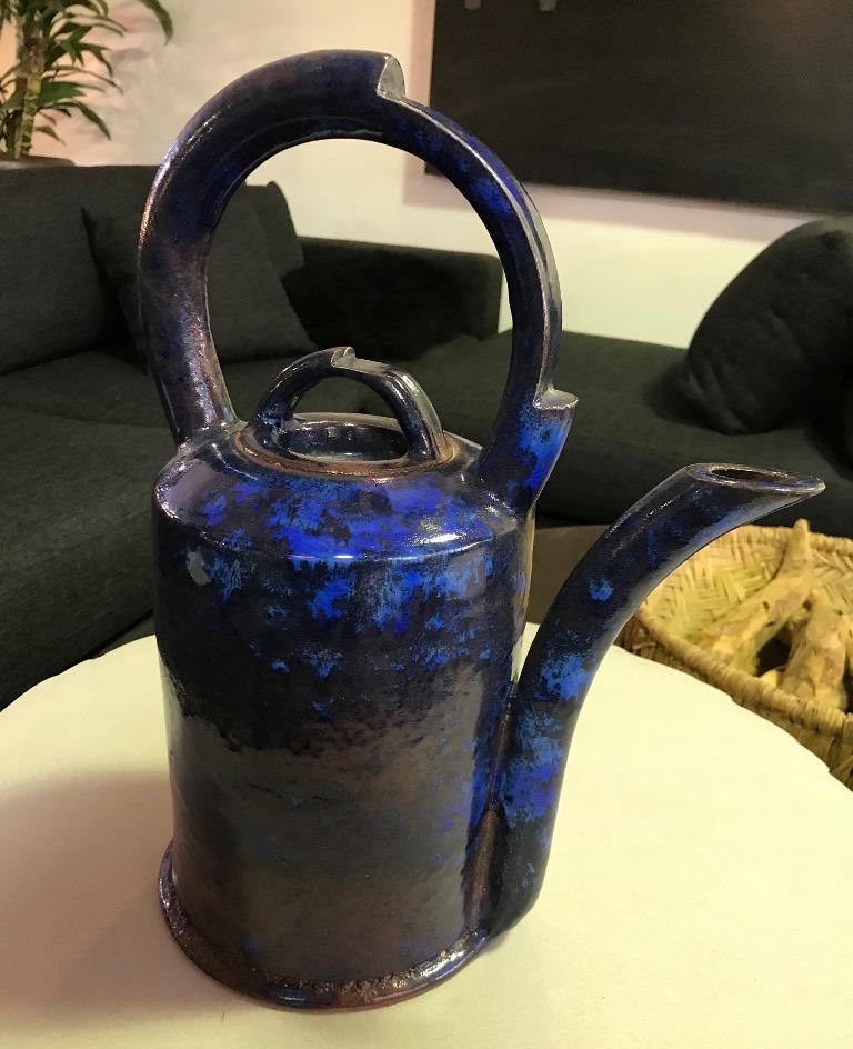 Anne A. E. Hirondelle Firmado Gran tetera moderna de cerámica vidriada en venta 2