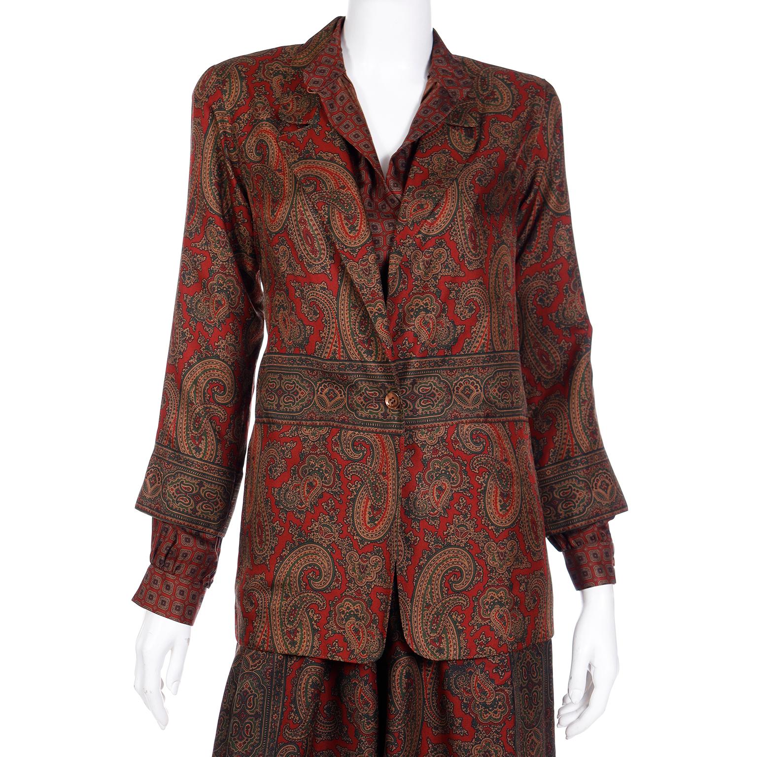 Anne Klein Ensemble 3 pièces chemisier, veste et jupe en soie bordeaux à imprimé cachemire, années 1970 en vente 2