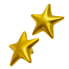 ANNE KLEIN AK signed vintage matte gold star designer clip on earrings