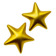ANNE KLEIN AK signed vintage matte gold star designer clip on earrings