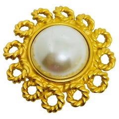 ANNE KLEIN AK vintage signed gold tone faux pearl designer brooch