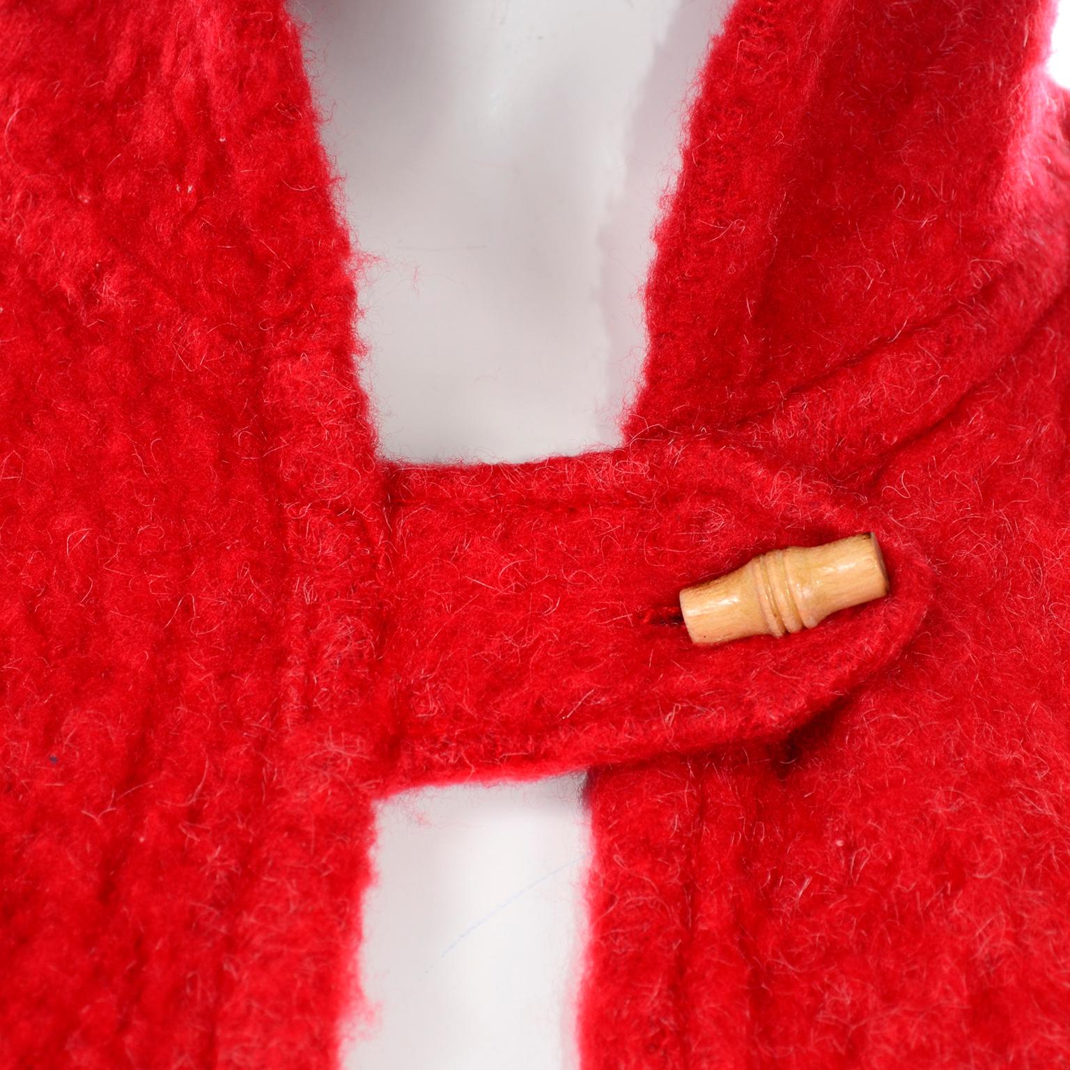 Anne Klein for Robinson & Golluber Vintage Red Felted Mohair Blend Cape W Hood In Good Condition For Sale In Portland, OR