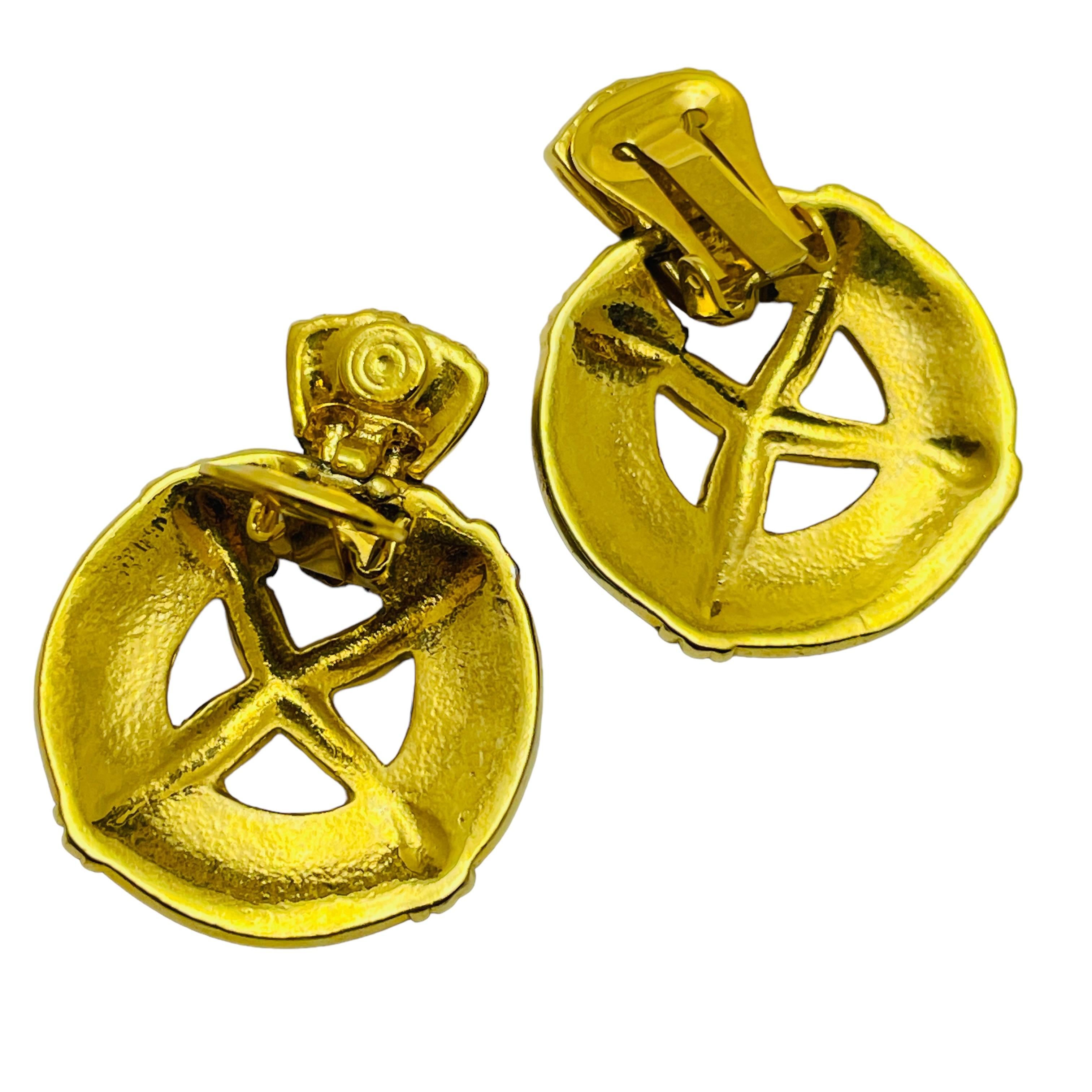 ANNE KLEIN gold enamel door knocker designer runway clip on earrings In Good Condition For Sale In Palos Hills, IL