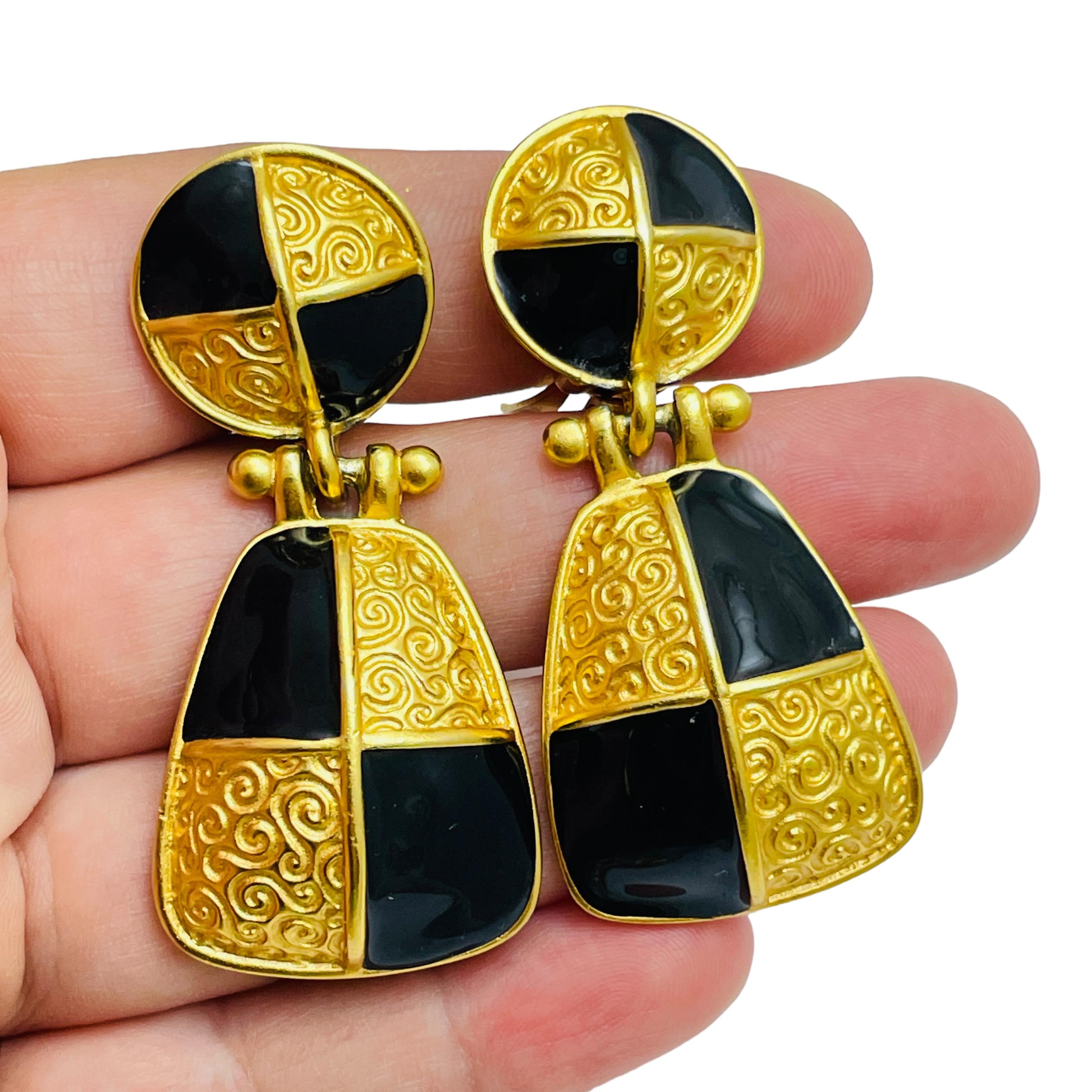 ANNE KLEIN Gold emaillierte etruskische Türöffner-Designerin mit Ohrclips an Ohrringen Damen