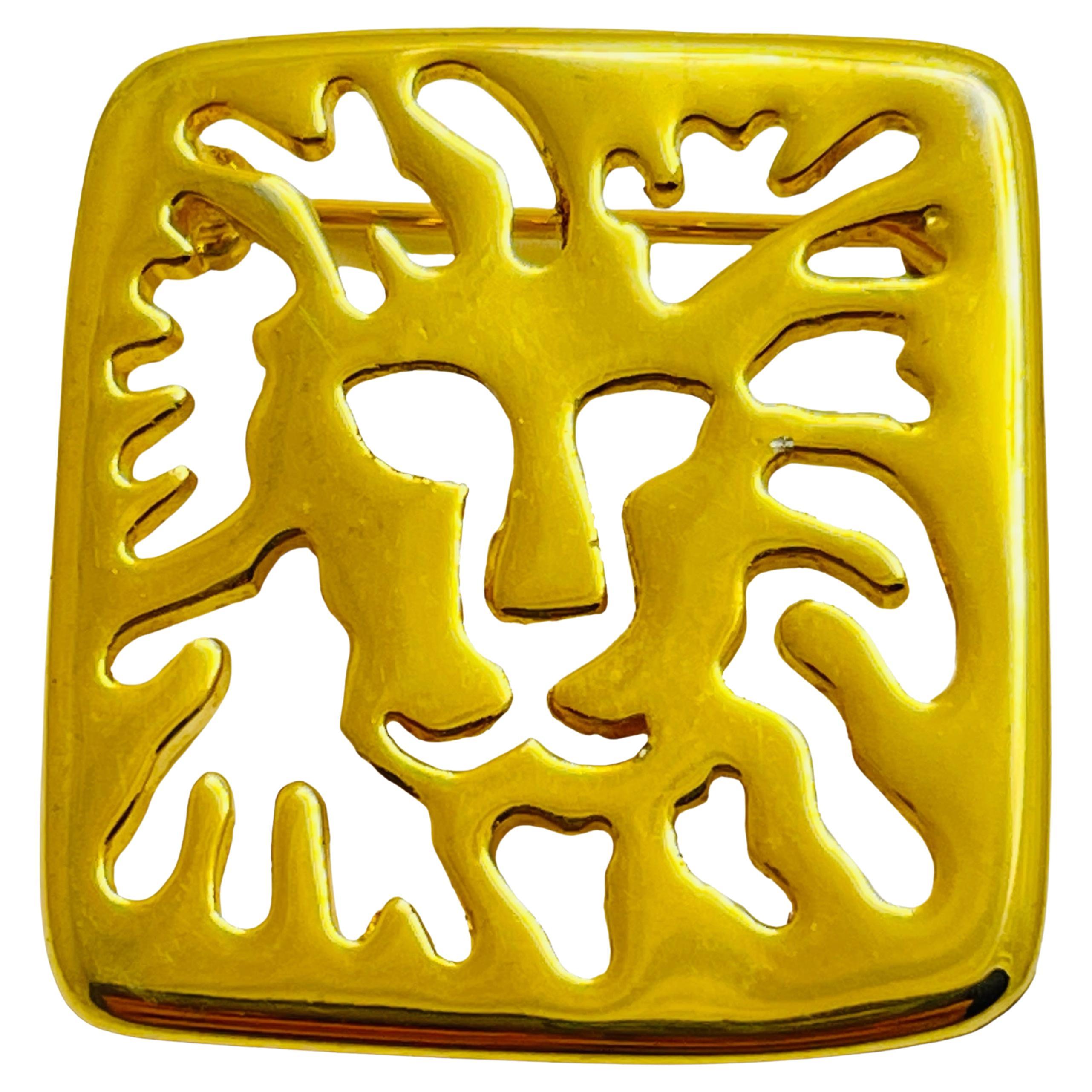 ANNE KLEIN gold lion head designer runway brooch For Sale