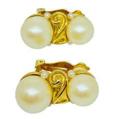 ANNE KLEIN gold tone faux pearl massive designer etruscan style clip on earrings