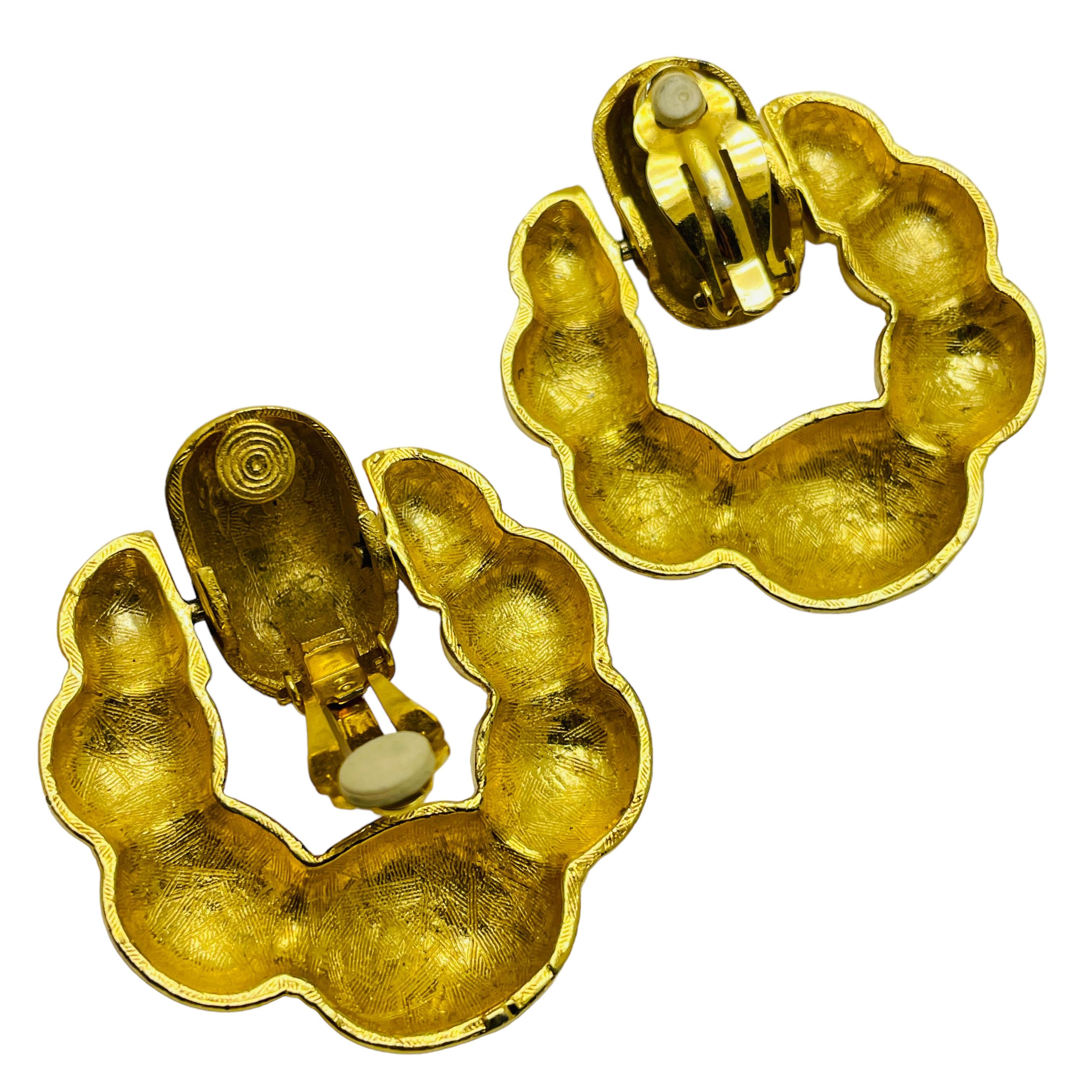 ANNE KLEIN vintage gold quilted door knocker designer clip on earrings In Good Condition For Sale In Palos Hills, IL