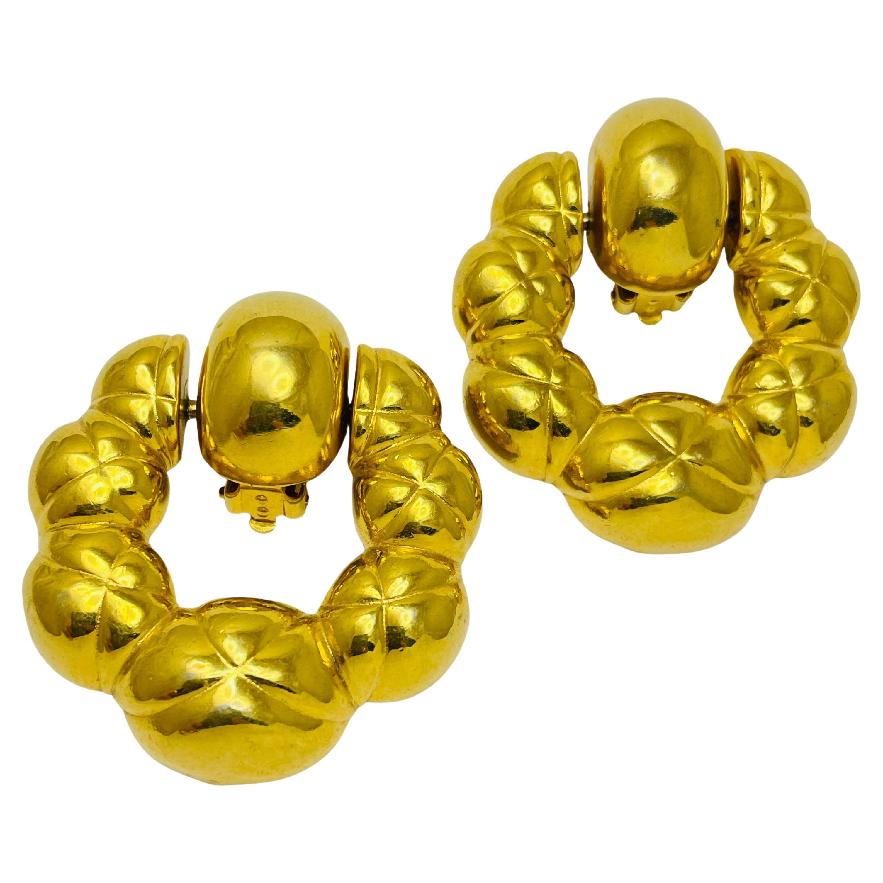 ANNE KLEIN vintage gold quilted door knocker designer clip on earrings For Sale