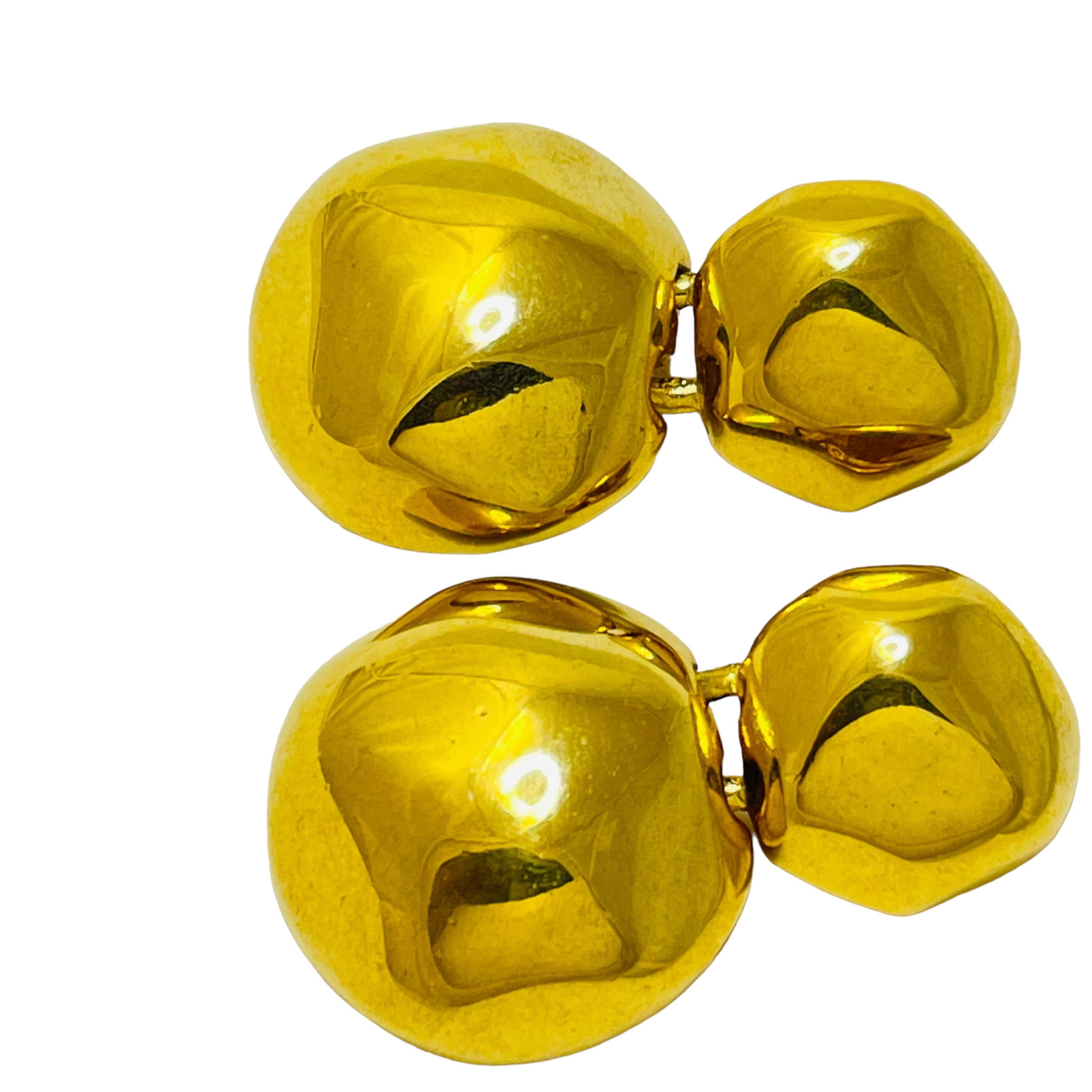 DETAILS

• unsigned ANNE KLEIN 

• gold tone  

• vintage designer clip on earrings

MEASUREMENTS  

• 2” by 1 1/8”

CONDITION

•  very good vintage condition with minimal signs of wear 

 Sku 41

❤️❤️  VINTAGE DESIGNER JEWELRY ❤️❤️

❤️❤️ 