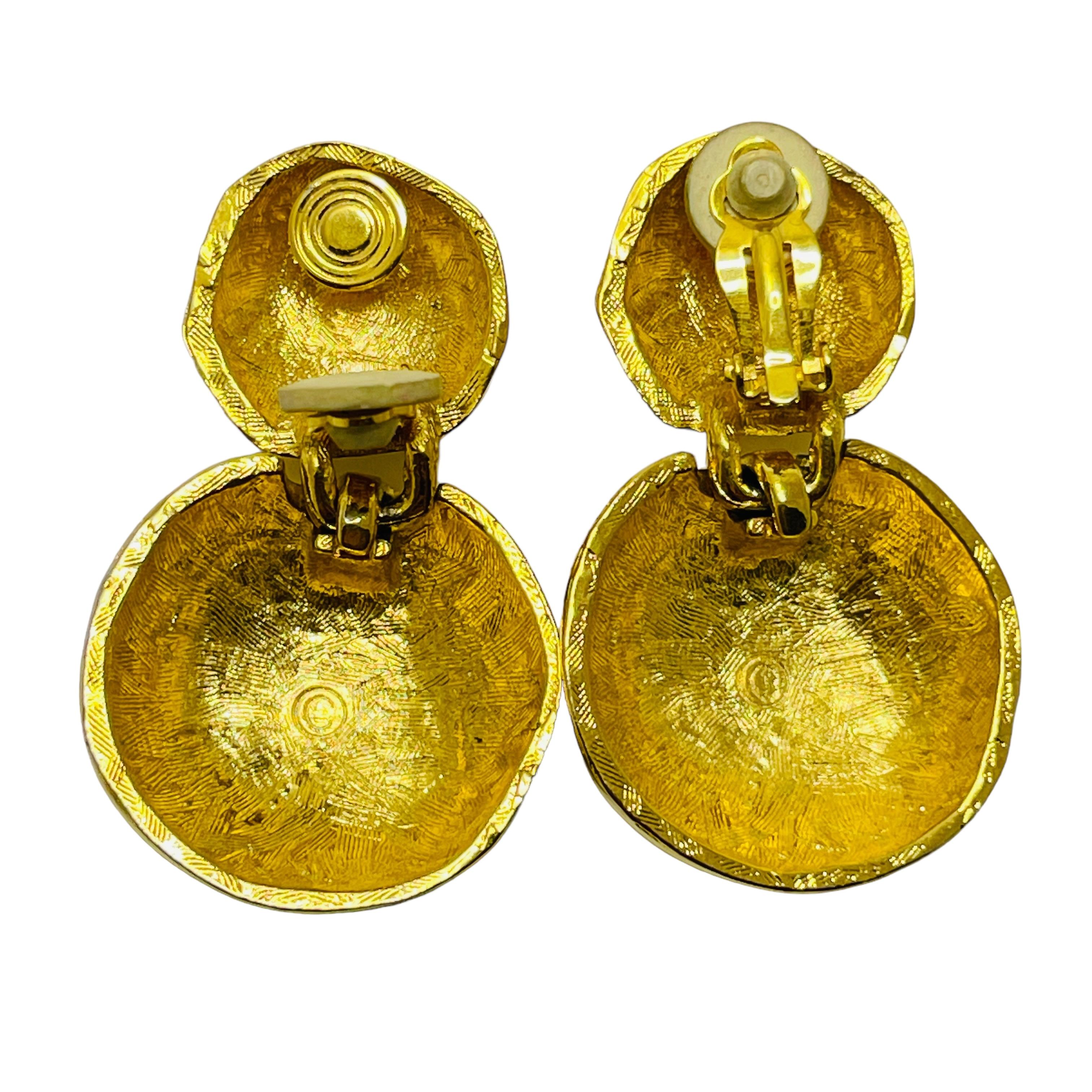 ANNE KLEIN vintage gold tone modernist dangle designer clip on earrings In Good Condition For Sale In Palos Hills, IL