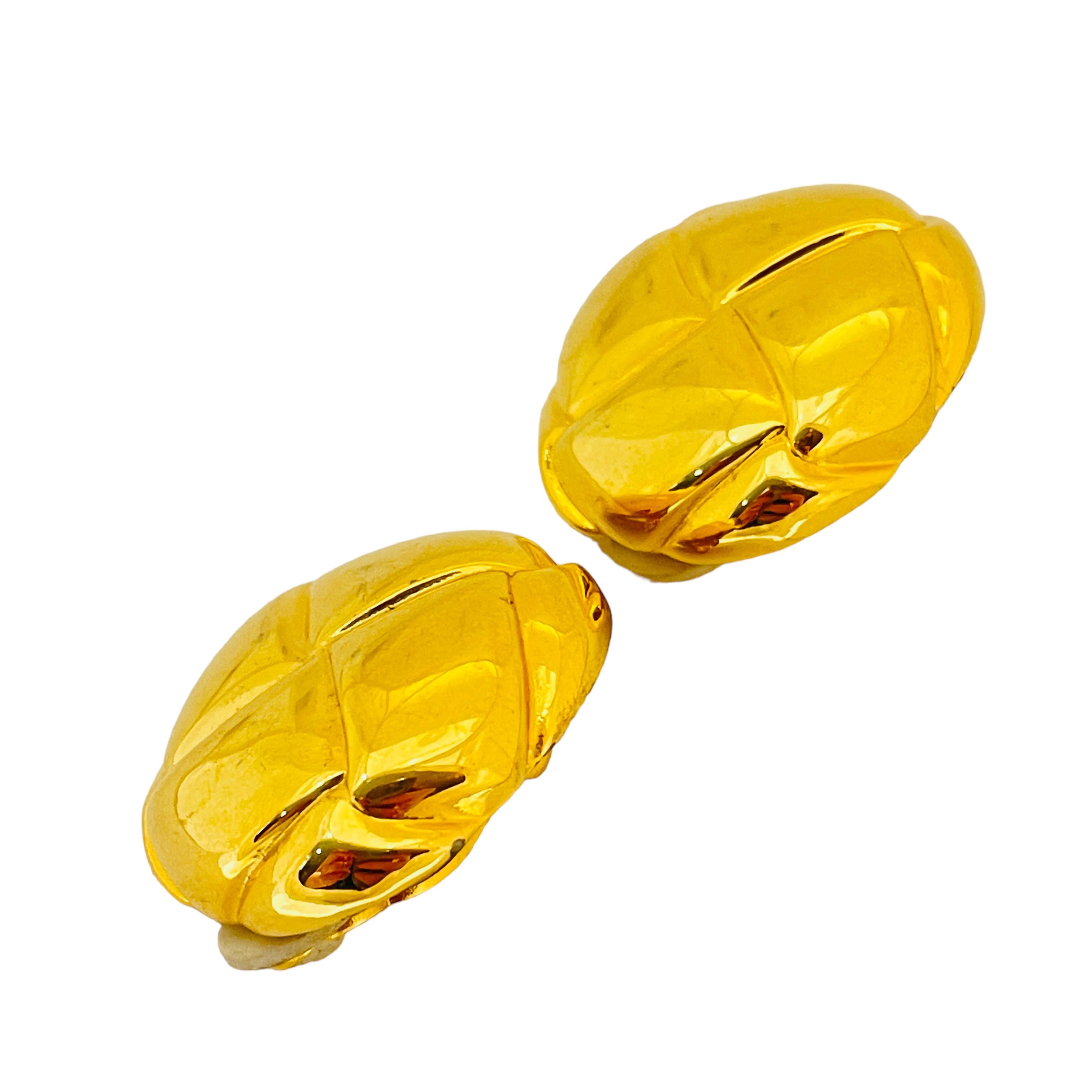 ANNE KLEIN Vintage Goldton gesteppt massiv Designer Clip auf Ohrringe für Damen oder Herren im Angebot